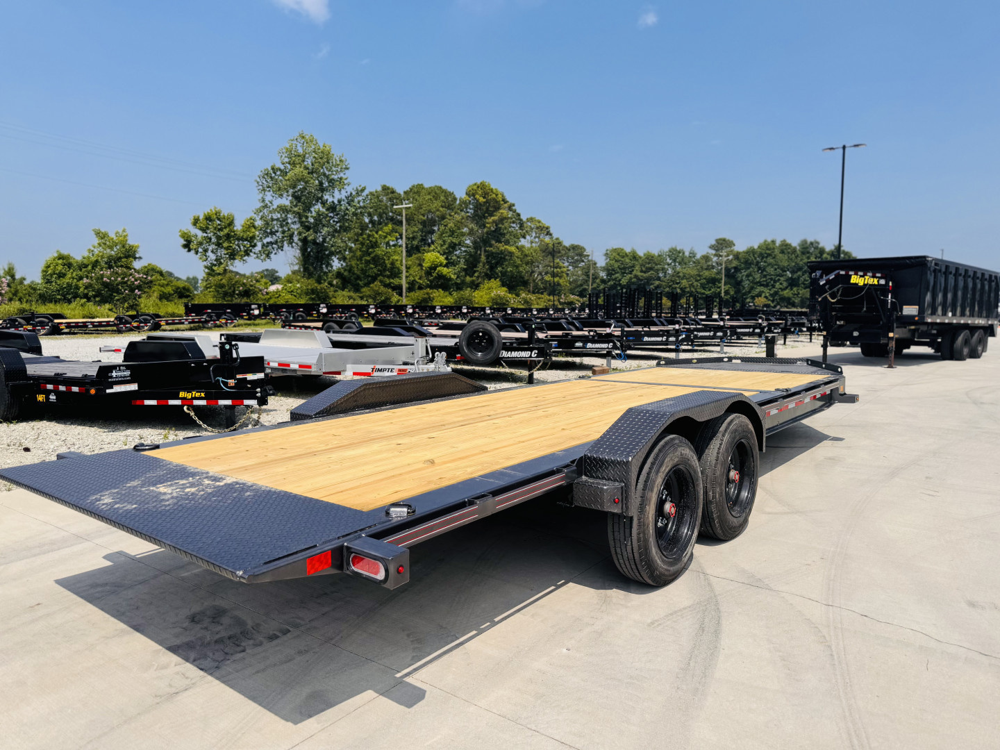 New 2025 Diamond C Trailers