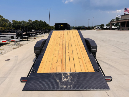 New 2025 Diamond C Trailers