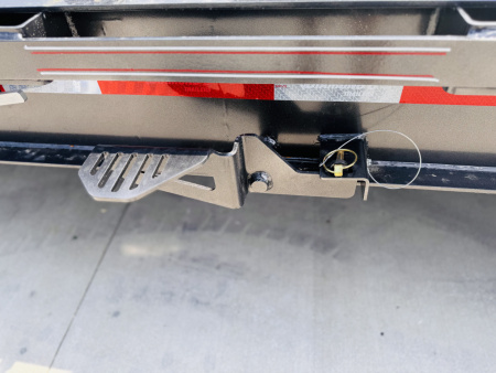 New 2025 Diamond C Trailers