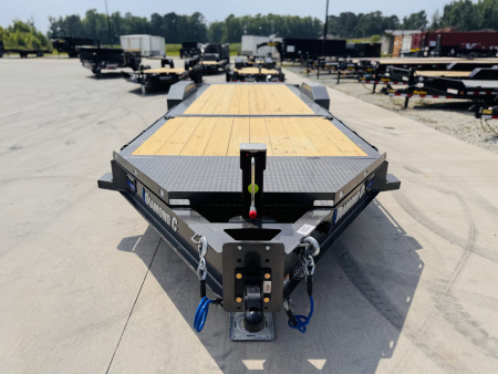 New 2025 Diamond C Trailers