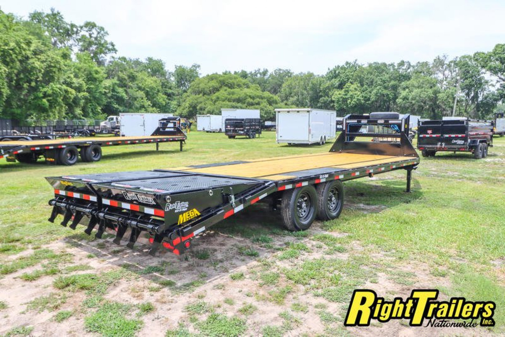 New 2025 8.5X25 BIG TEX EQUIPMENT TRAILER 14GN