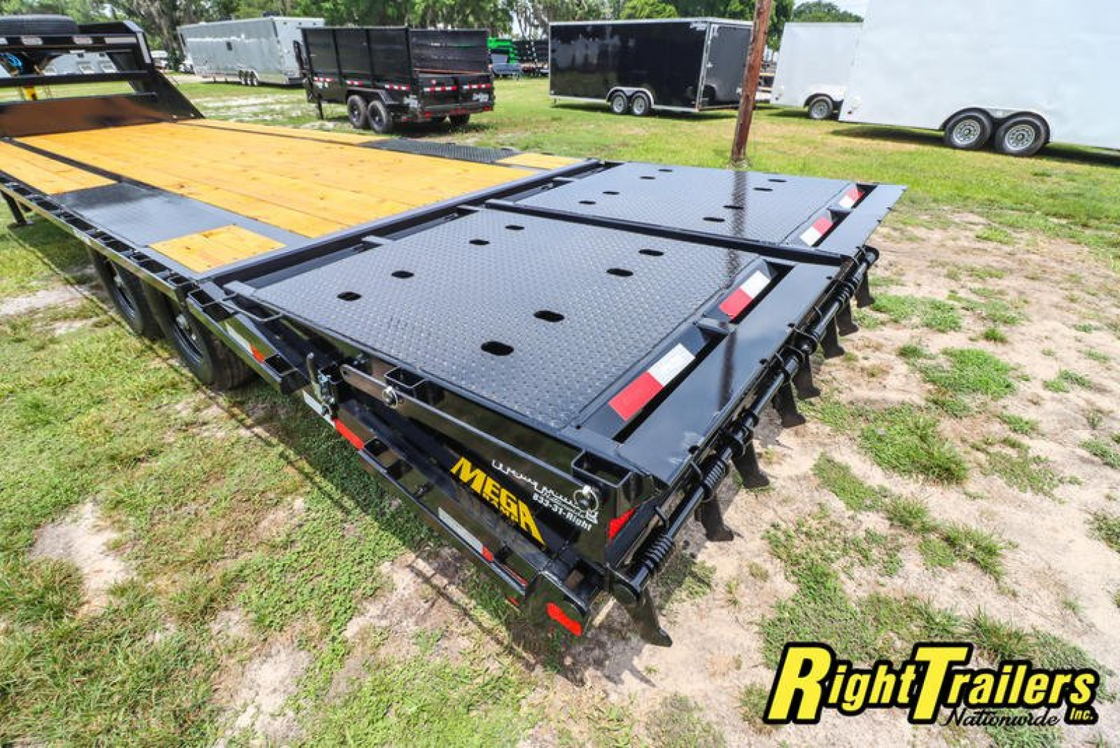 New 2025 8.5X25 BIG TEX EQUIPMENT TRAILER 14GN