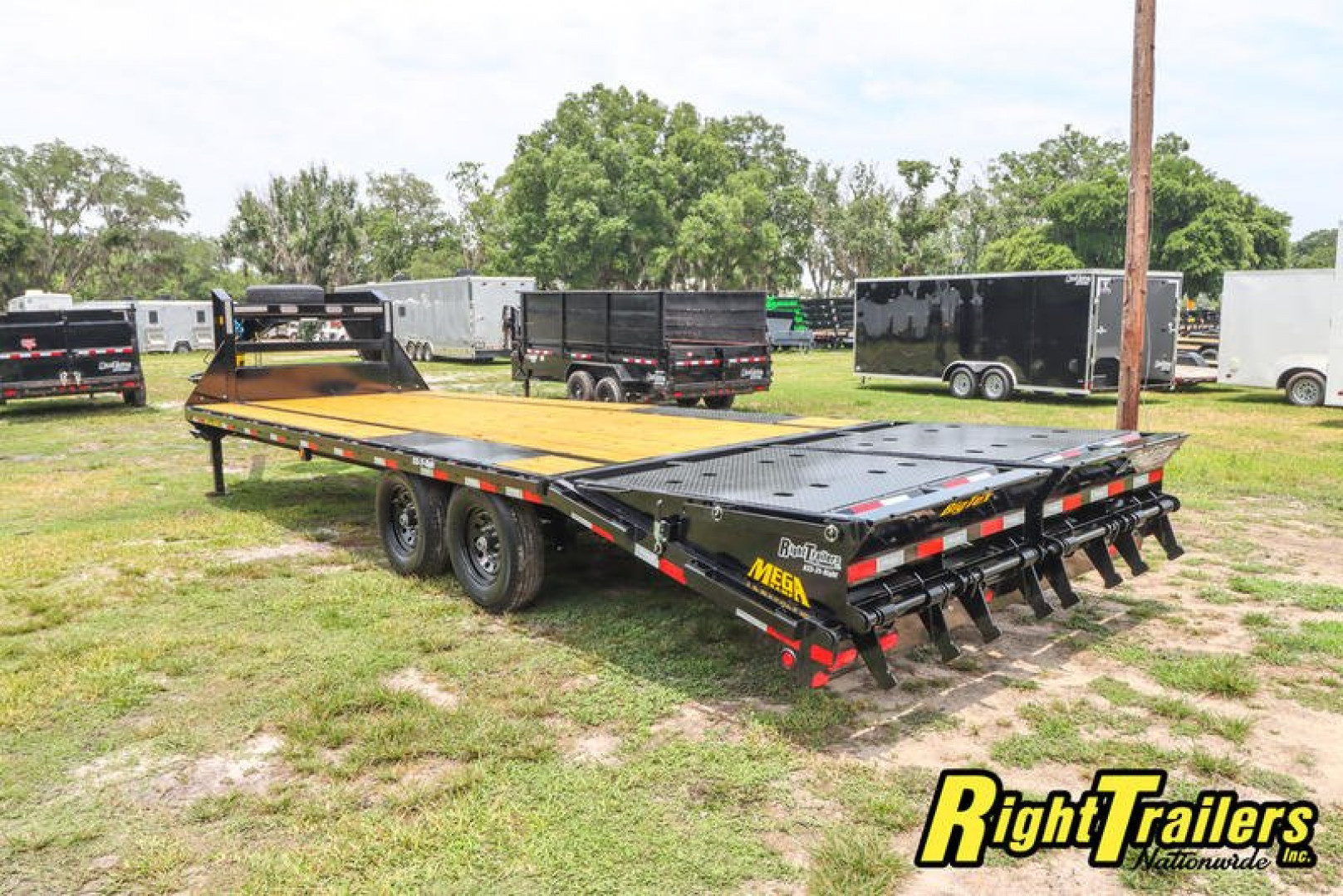 New 2025 8.5X25 BIG TEX EQUIPMENT TRAILER 14GN
