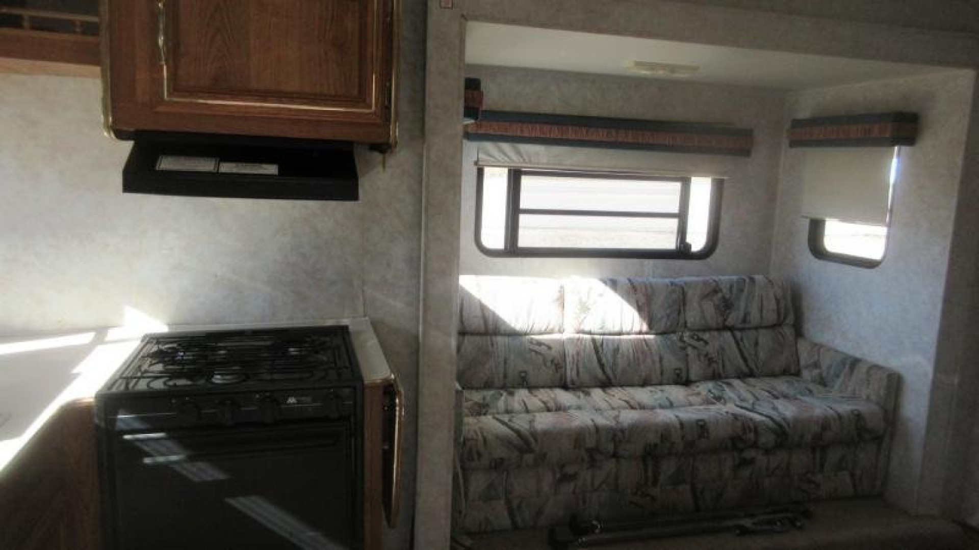 Used 1997 Damon Corporation Hornet 245H  Trailer