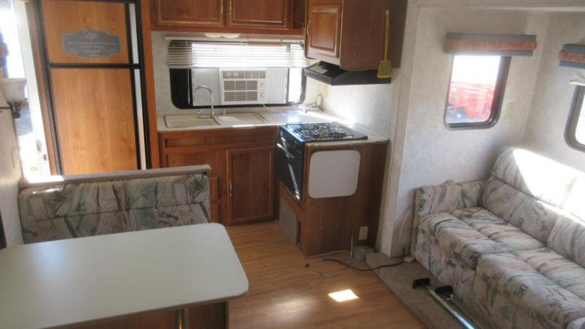 Used 1997 Damon Corporation Hornet 245H  Trailer