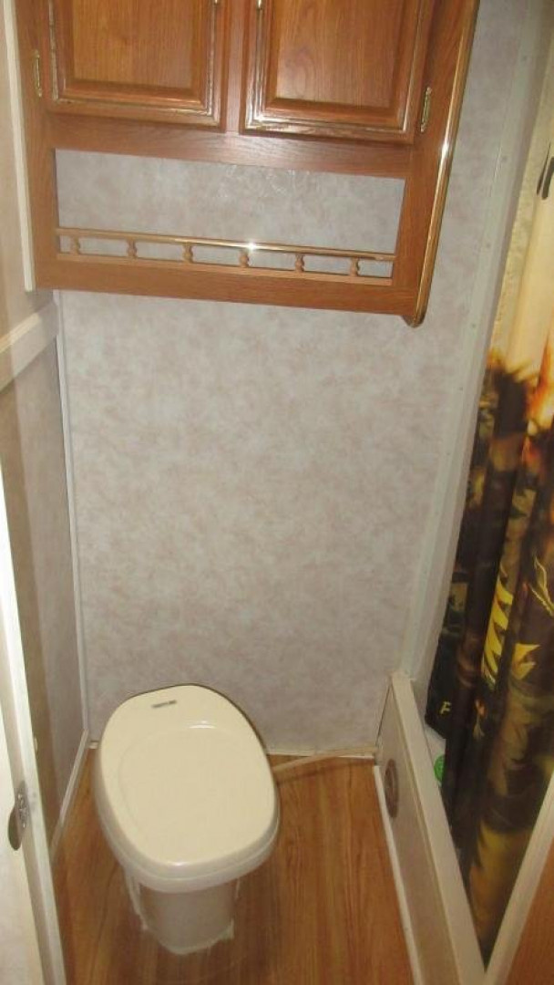 Used 1997 Damon Corporation Hornet 245H  Trailer