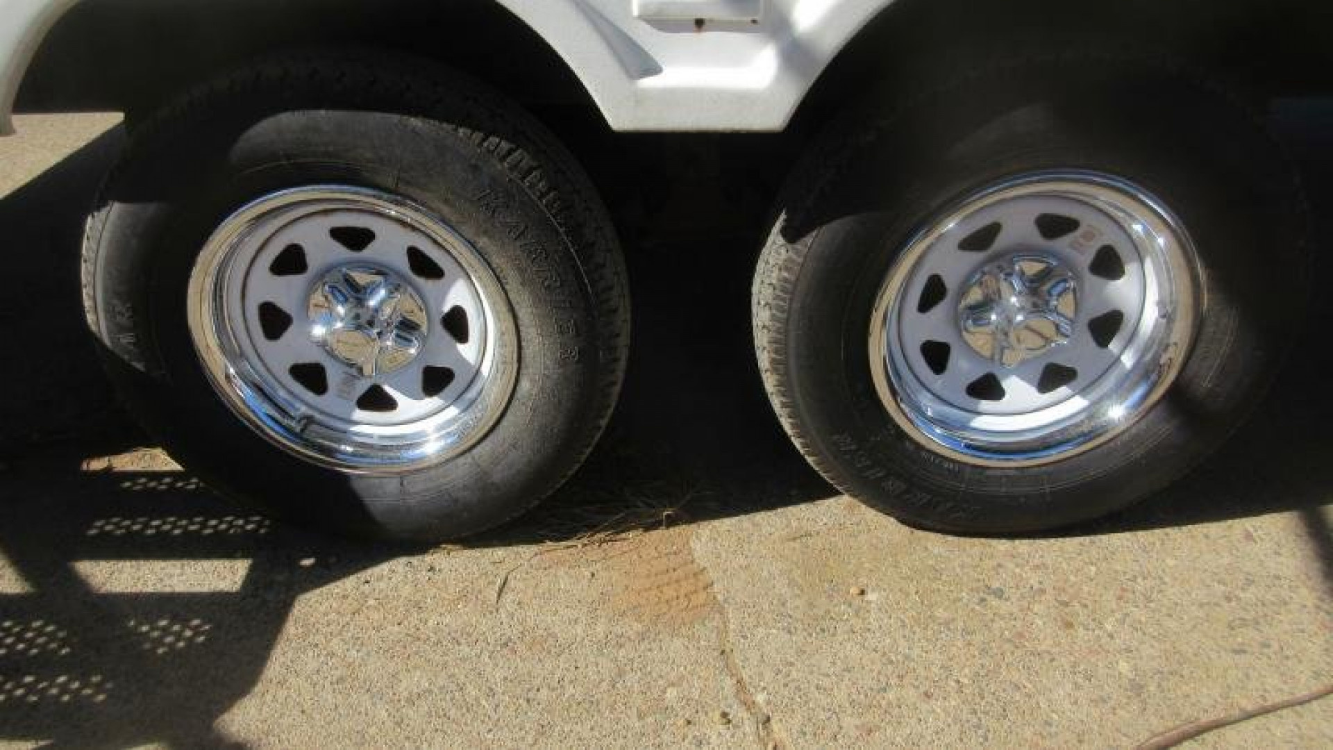 Used 1997 Damon Corporation Hornet 245H  Trailer