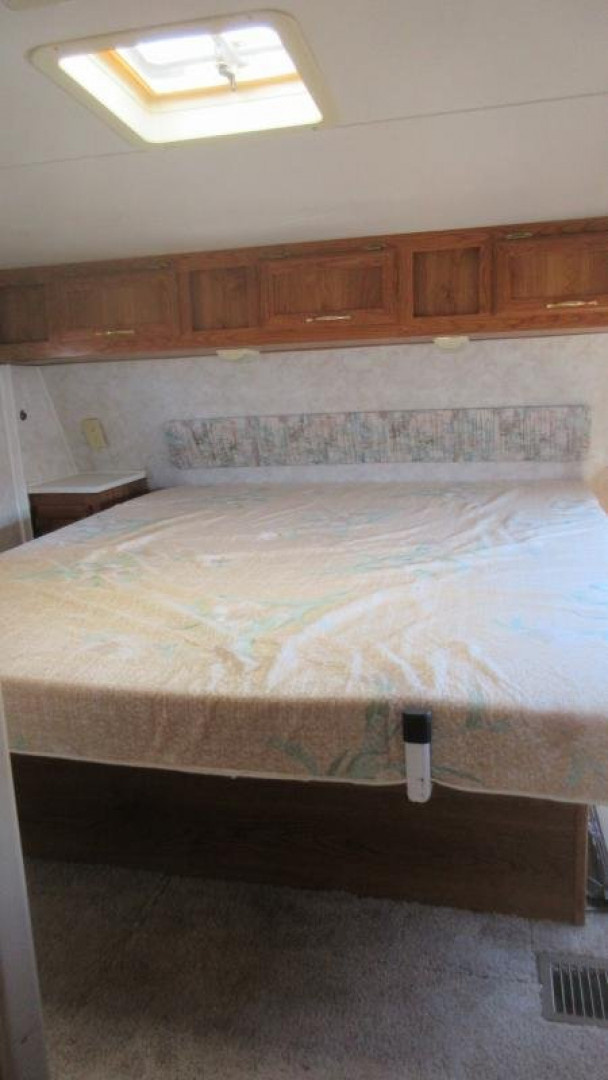 Used 1997 Damon Corporation Hornet 245H  Trailer