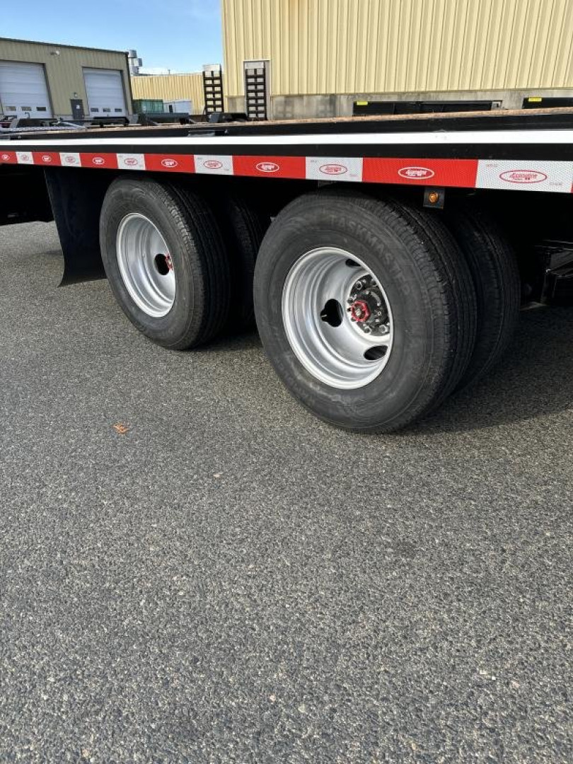 New 2025 Econoline 10 Ton 102"X22'+5' Deckover Trailer