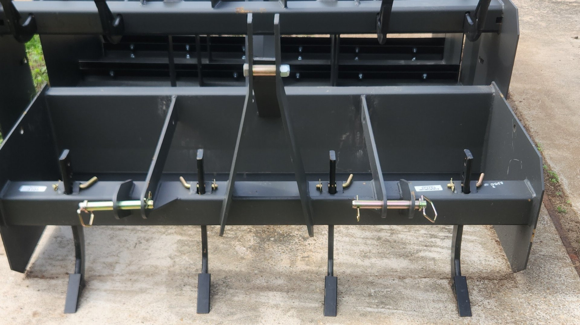 New 2025 IronCraft 3105-GR/5' STD BOX BLADE Attachment