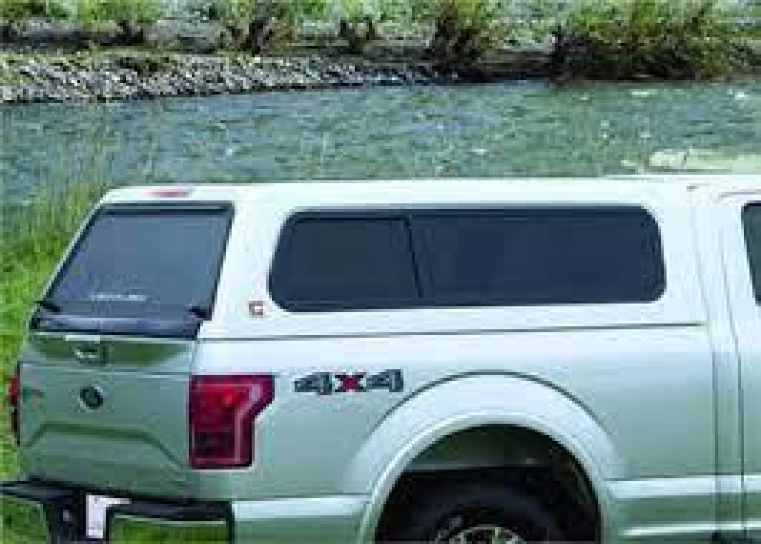 New Century ULTRA CAB HIGH FIBERGLASS Truck Cap
