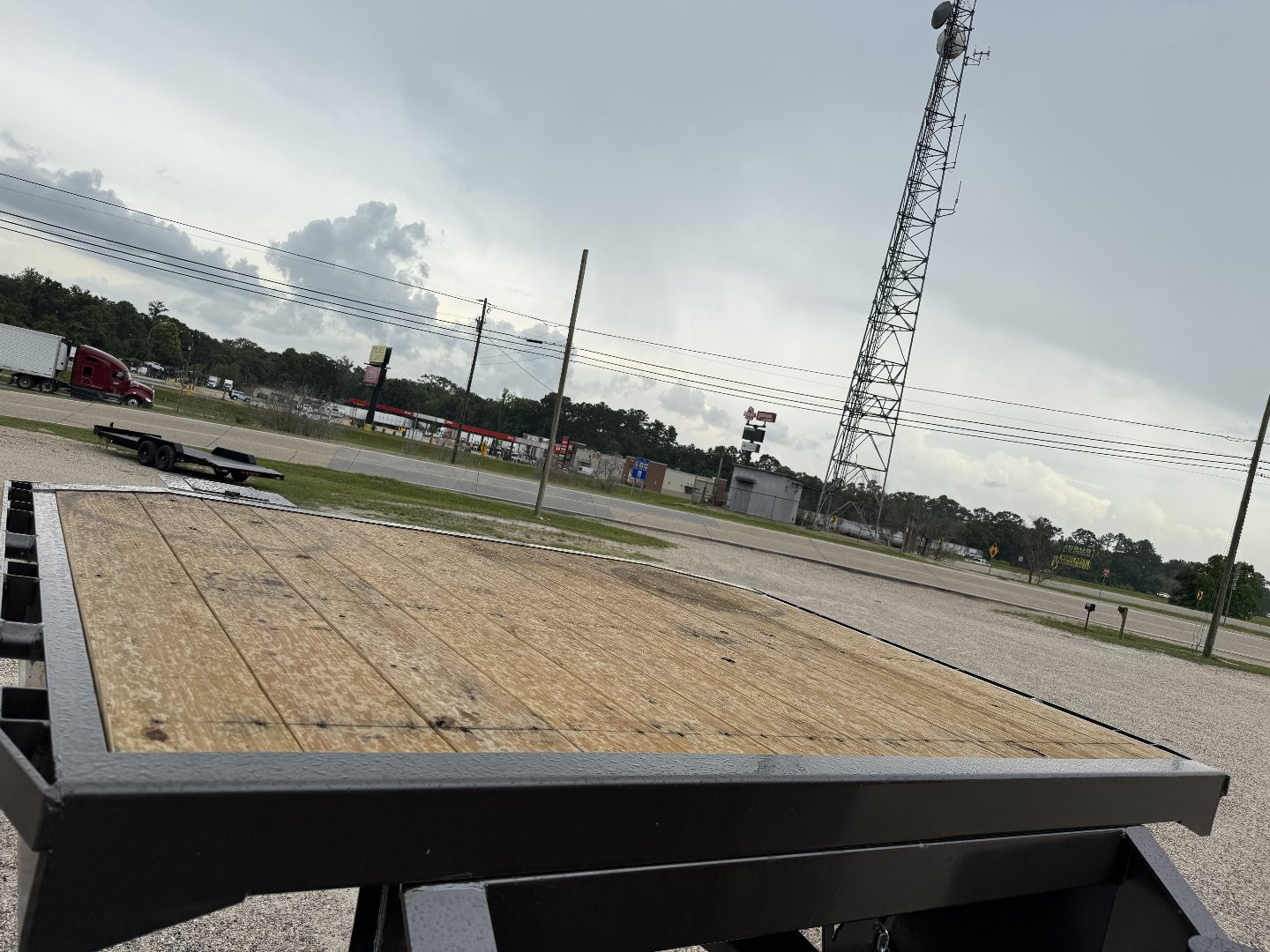 New 2025 MAXX-D DSX8320 GN Dump Trailer