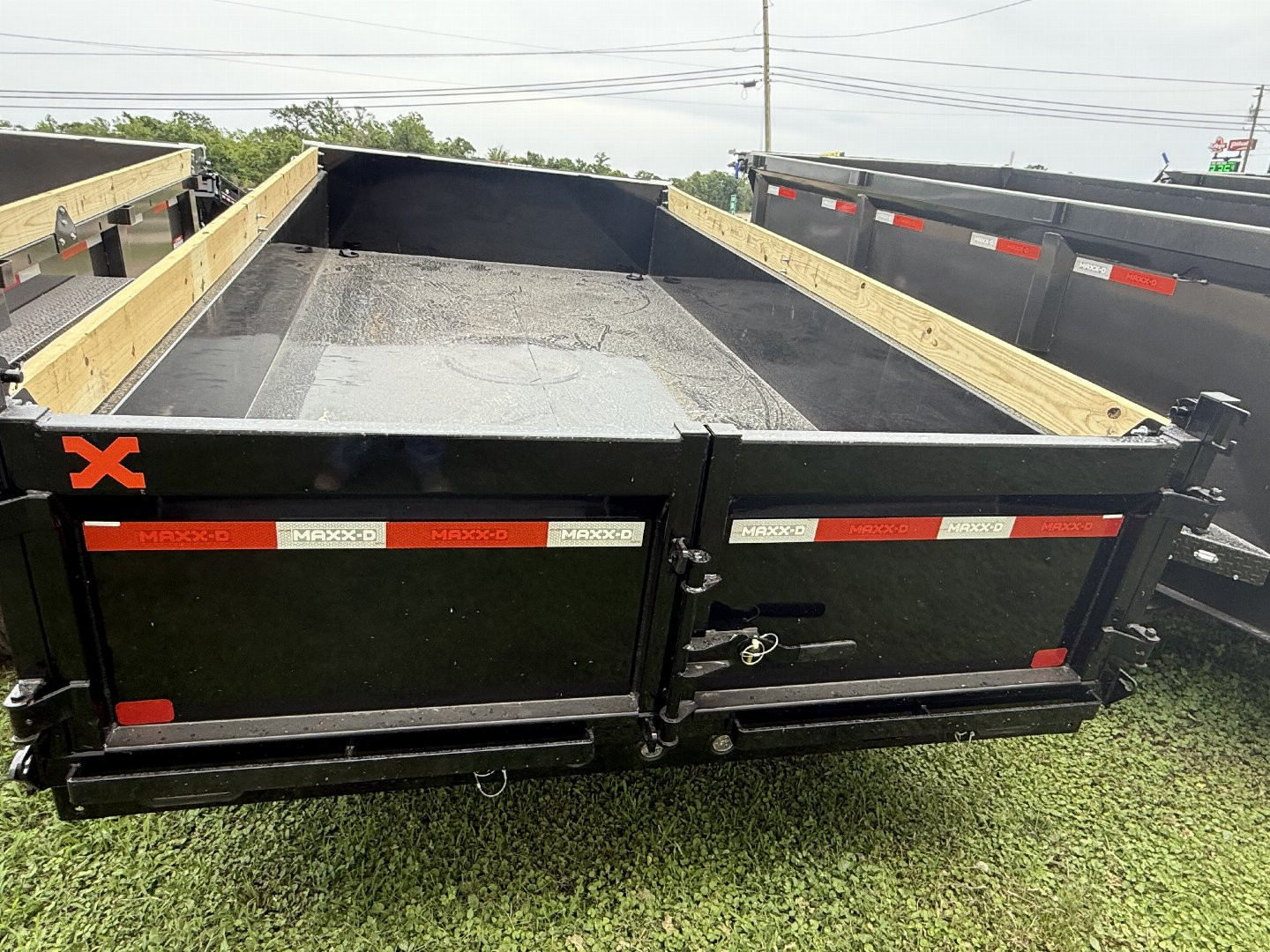 New 2025 MAXX-D DKX8314 Dump Trailer