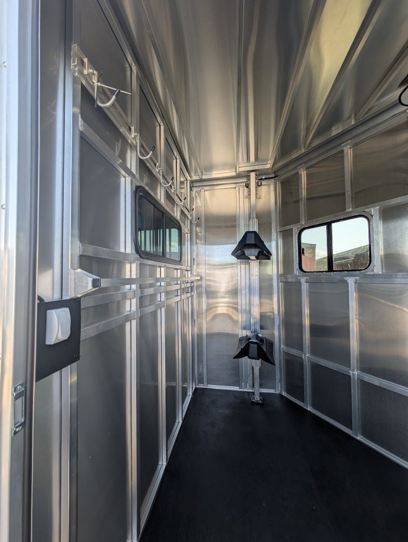 New 2025 Frontier Trailers Horse Trailer AMBASSADOR STRAIGHT LOAD 2H BP
