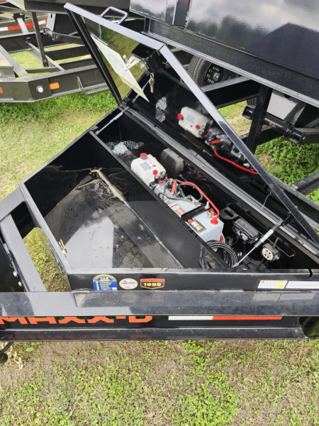 New 2025 MAXX-D DJX8314 Dump Trailer