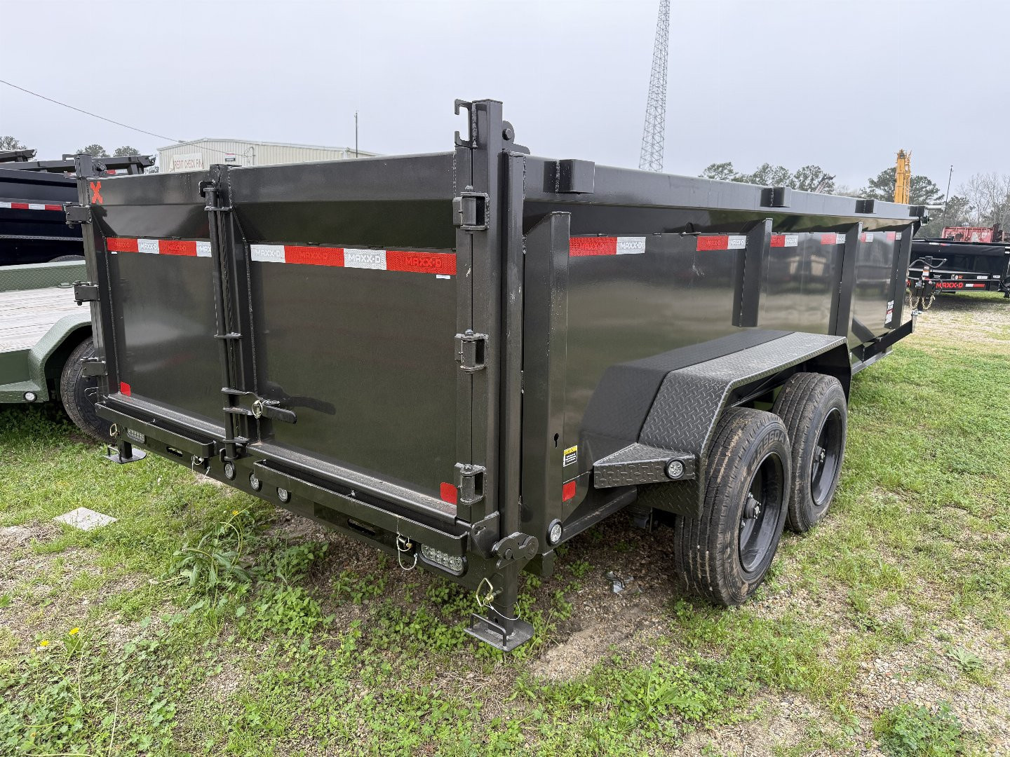 New 2025 MAXX-D DJX8316 Dump Trailer