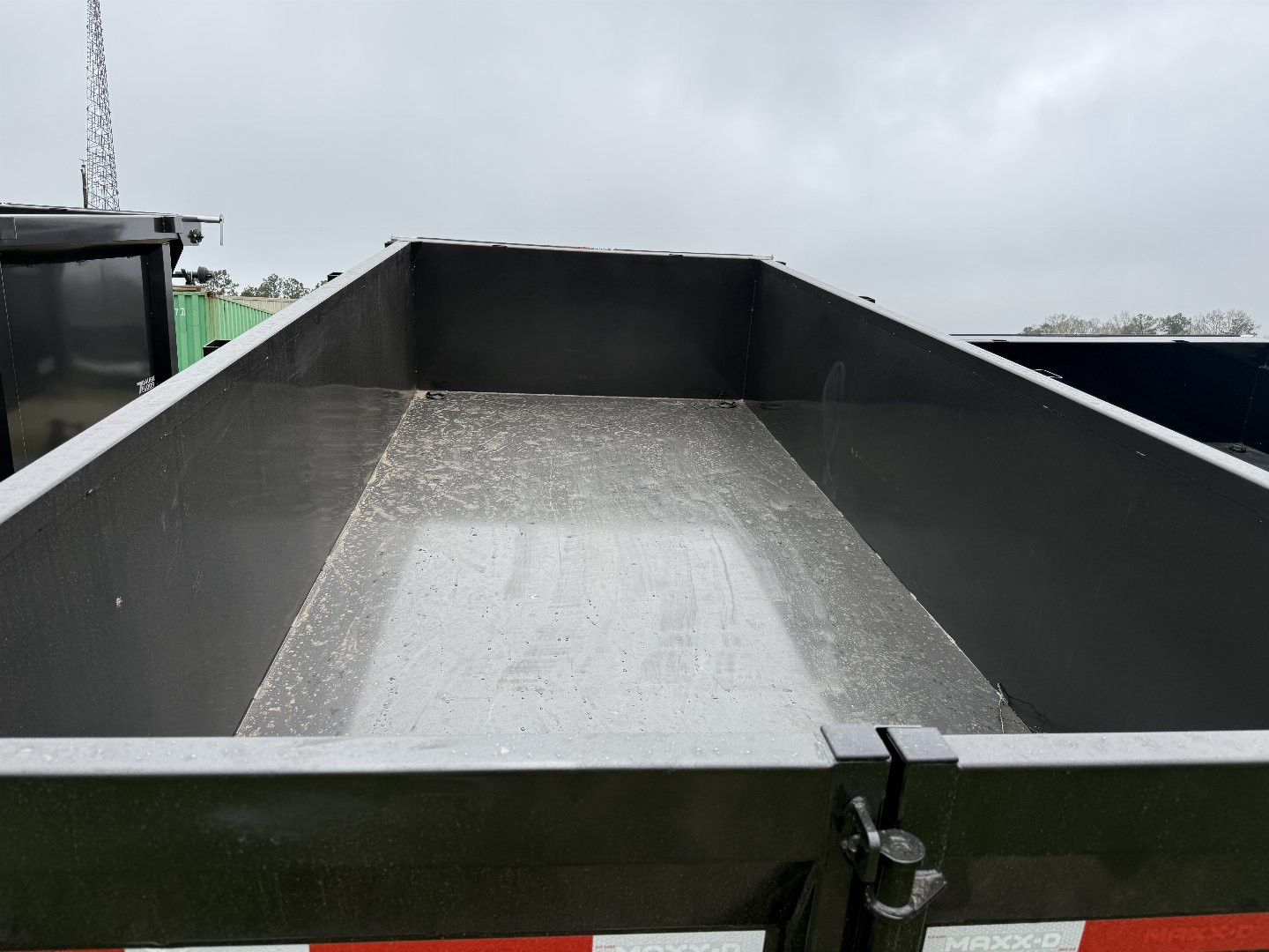 New 2025 MAXXD DJX8316 Dump Trailer