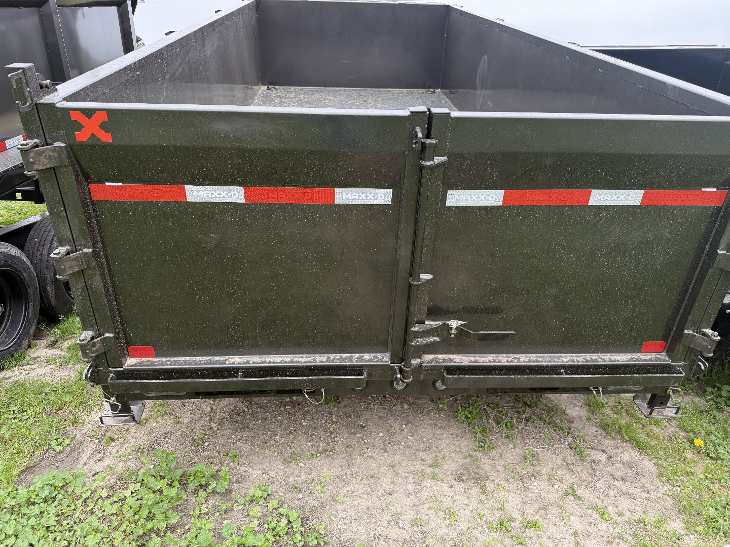 New 2025 MAXXD DJX8316 Dump Trailer