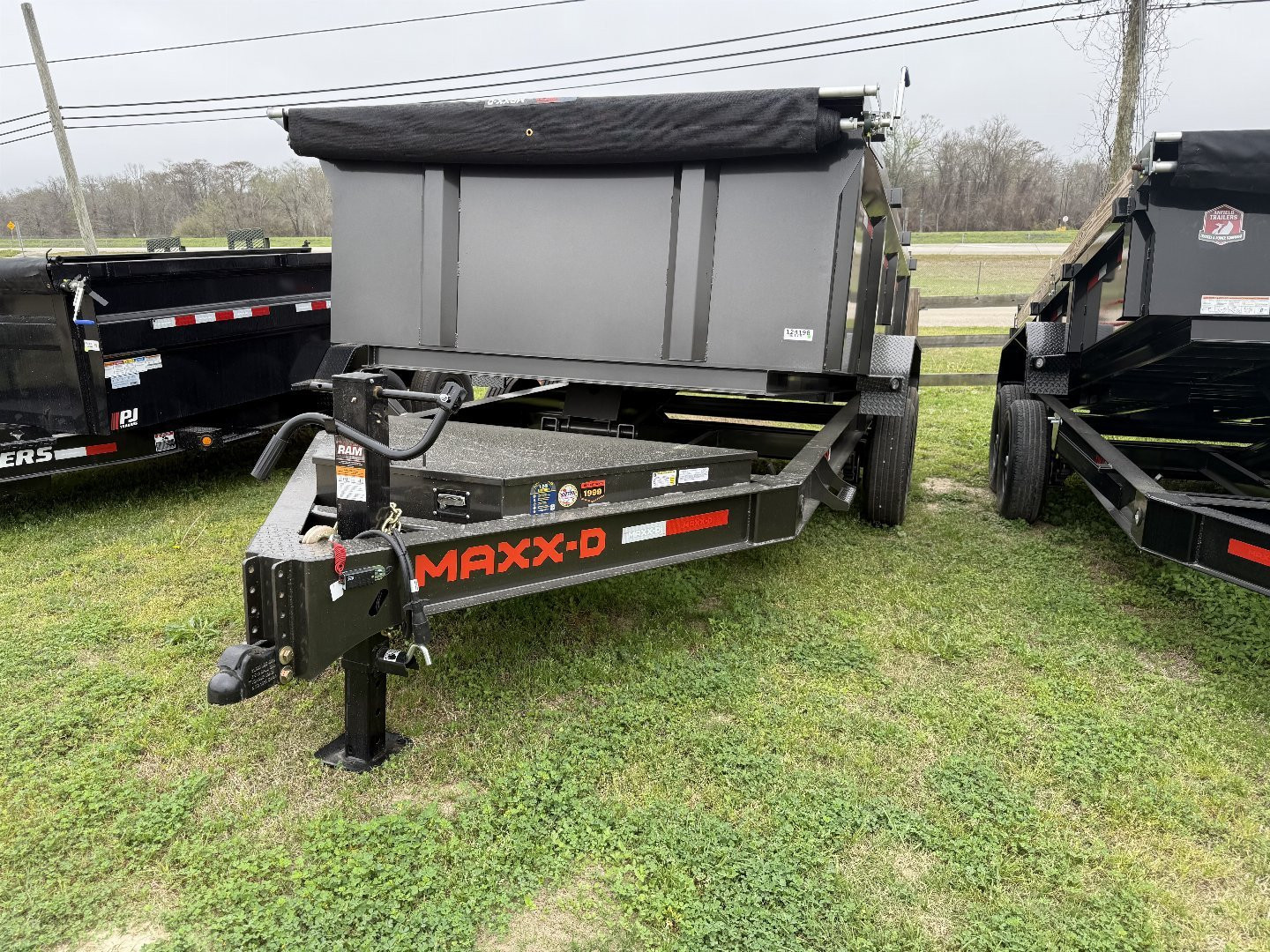 New 2025 MAXX-D DJX8314 Dump Trailer