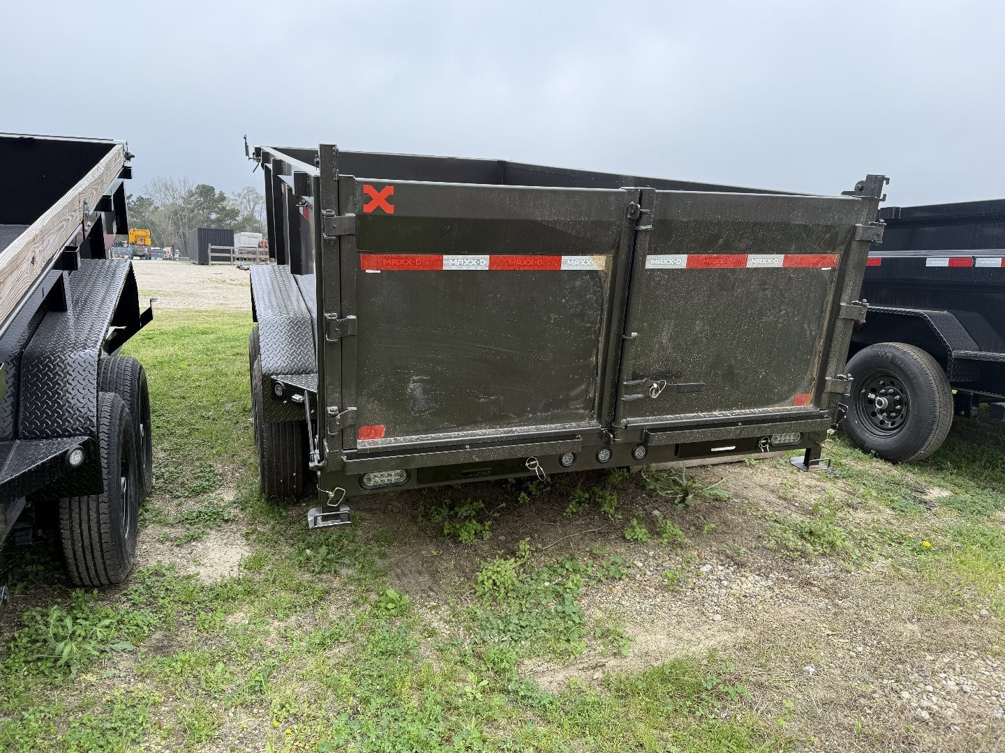 New 2025 MAXX-D DJX8314 Dump Trailer