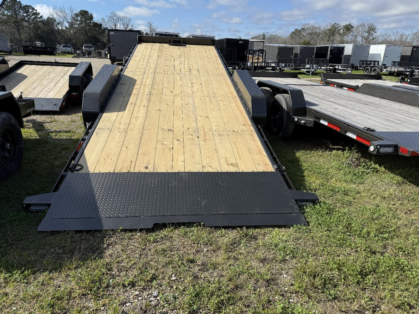 New 2025 MAXX-D T8X8322 22' x 83'' Tilt Trailer