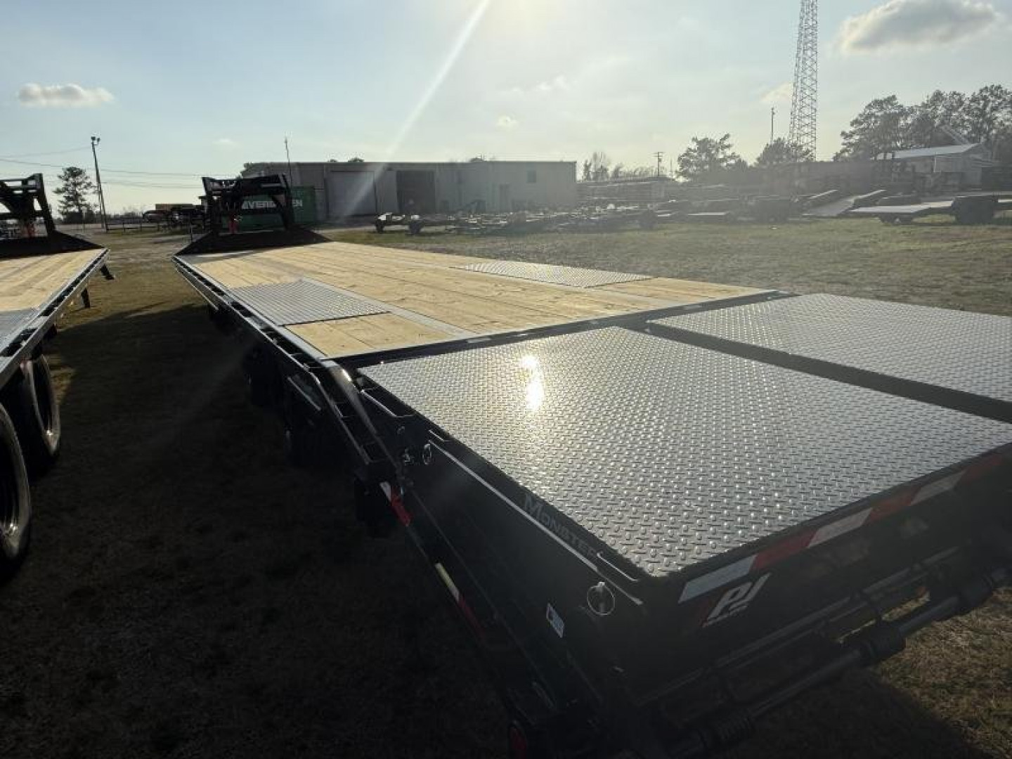 New 2025 PJ Trailers 2025 PJ LD 35FT GN DECKOVER FLATBED/EQUIPMENT