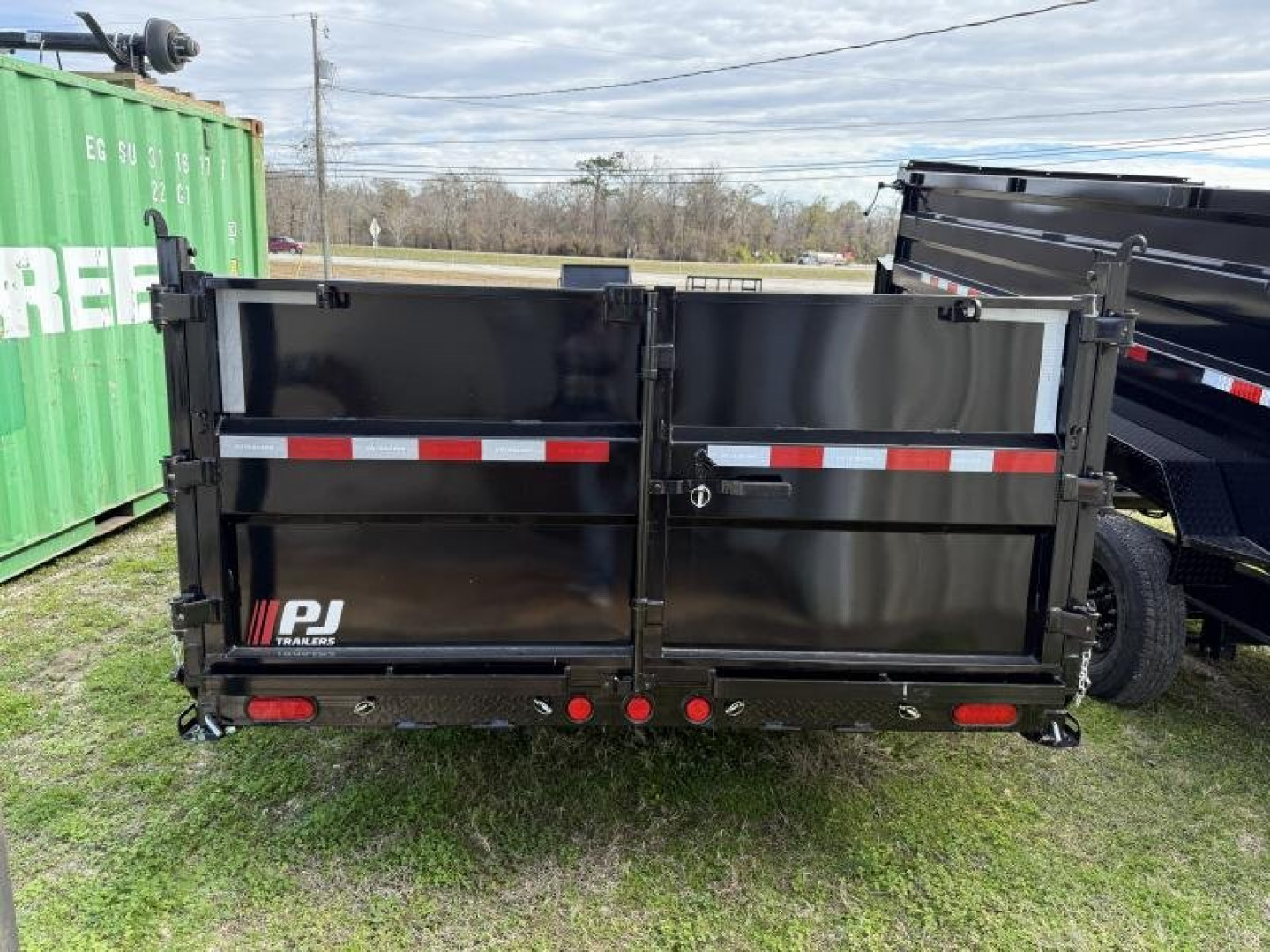 New 2025 PJ Trailers DM (16') Dump Trailer