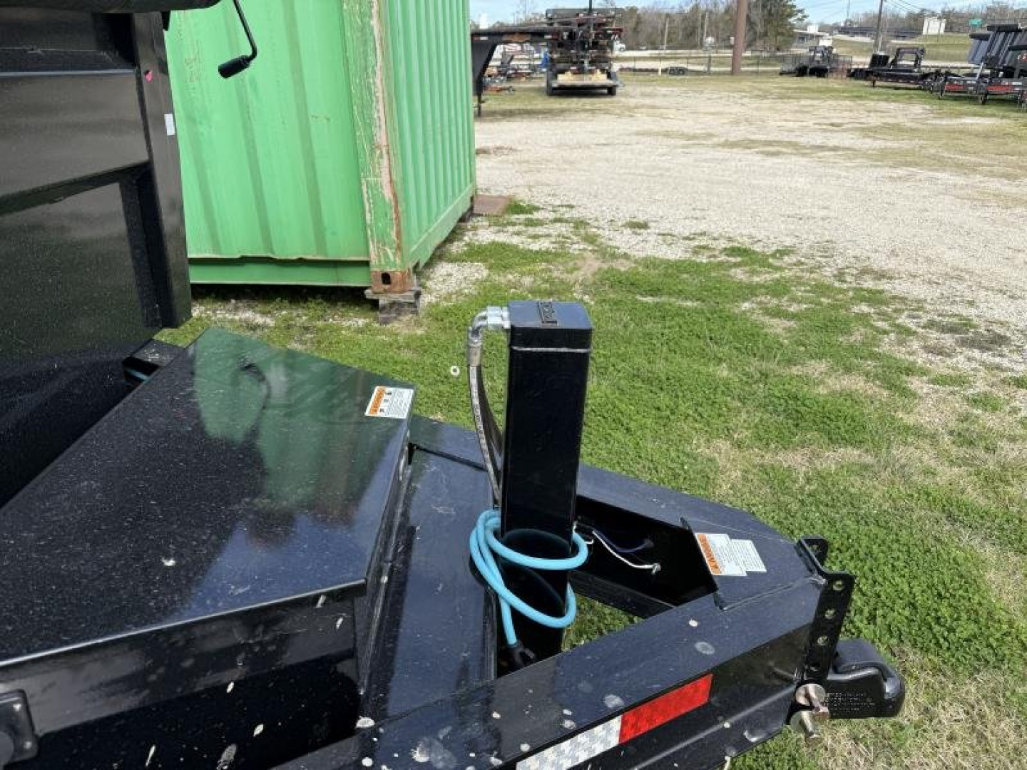 New 2025 PJ Trailers DM (16') Dump Trailer