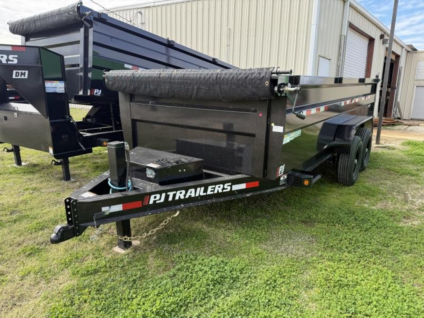 New 2025 PJ Trailers DM (16') Dump Trailer