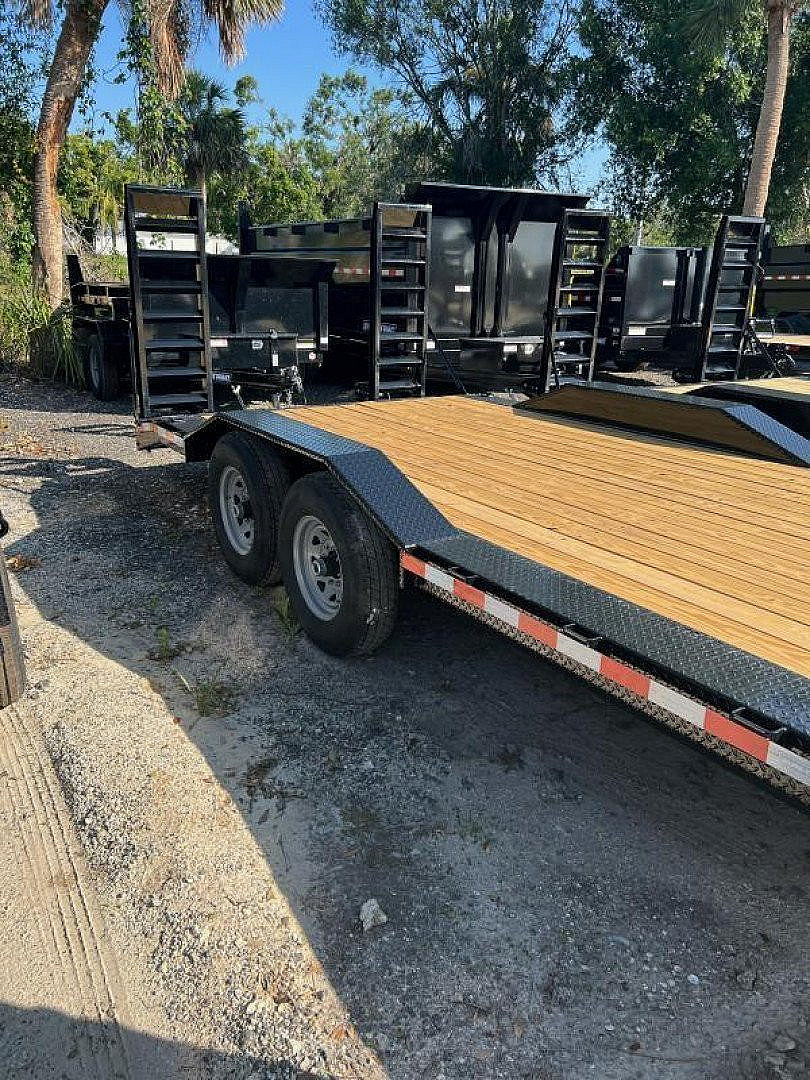 New 2023 Sure-Trac 8.5X20(18+2) TANDEM AXLE 14000 LB GVWR Equipment Trailer WITH DRIVE OVER FENDERS