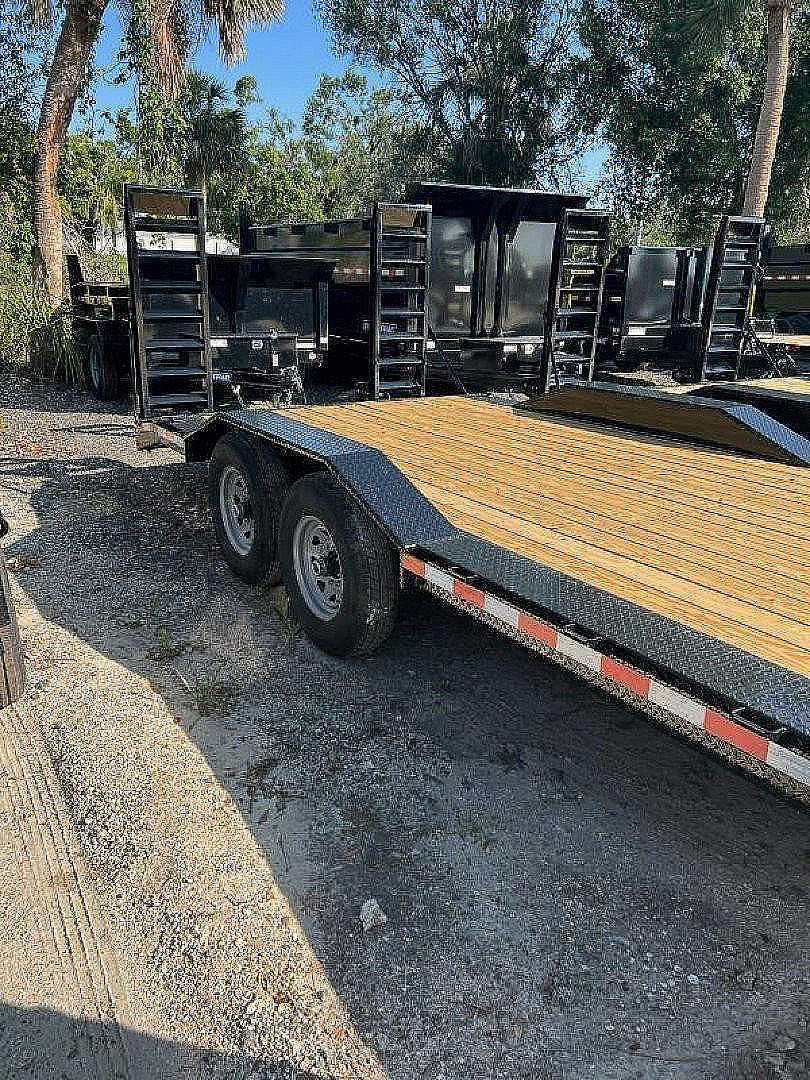 New 2023 Sure-Trac 8.5X20(18+2) TANDEM AXLE 14000 LB GVWR Equipment Trailer WITH DRIVE OVER FENDERS