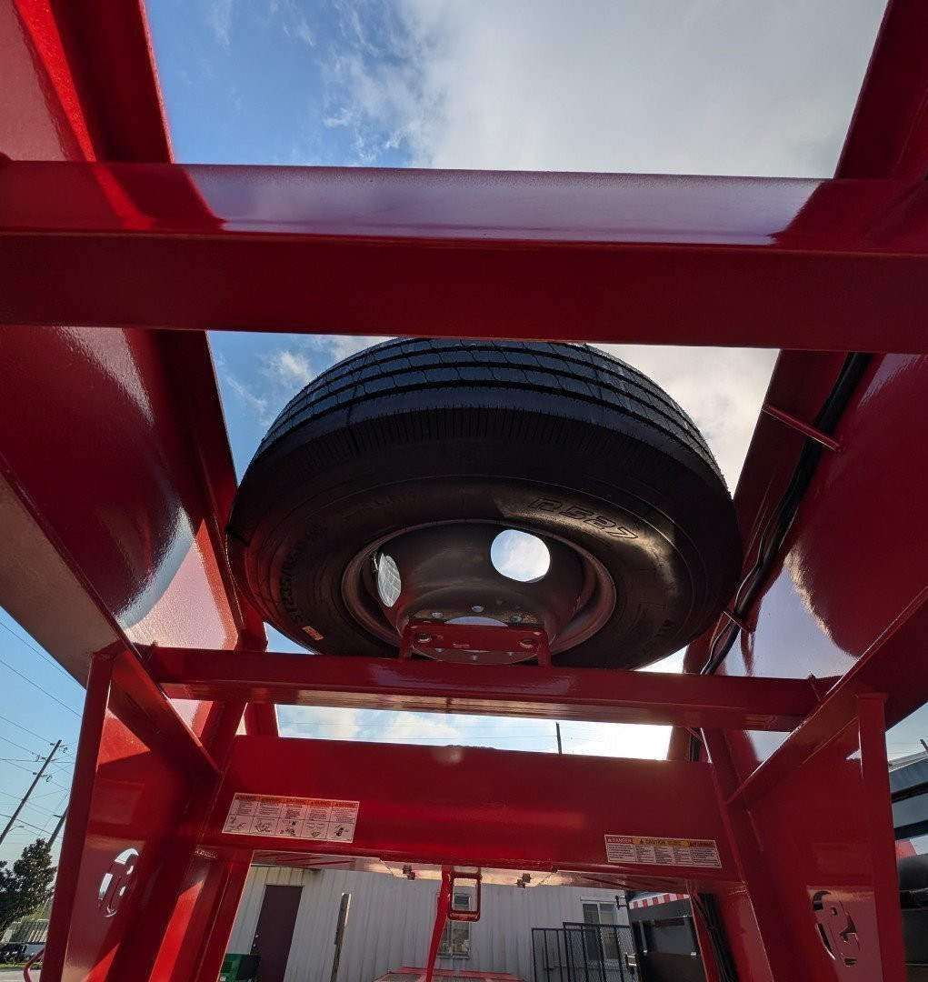New 2024 Sure-Trac 8.5X40 TANDEM AXLE DUALLY 25900 LB GVWR GOOSENECK DECKOVER TRAILER WITH DUAL HYDRAULIC JACKS, WINCH, 14 PLY TIRES INCLUDING SPARE, TOOLBOXES, SOLAR CHARGER, FULL WIDTH RAMPS