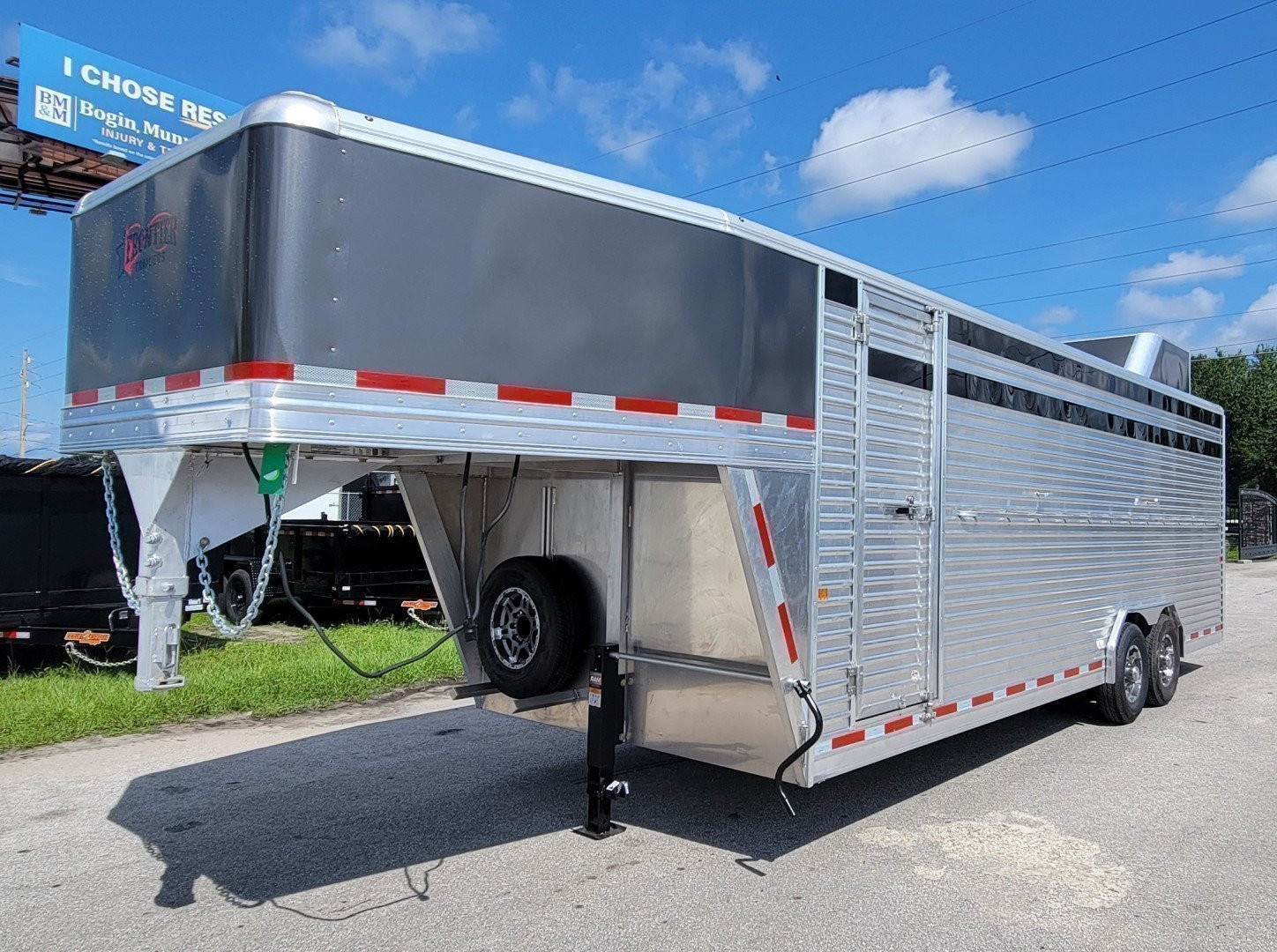 New 2024 Frontier Trailers LIVESTOCK GN 8X24 Stock / Stock Combo Trailer