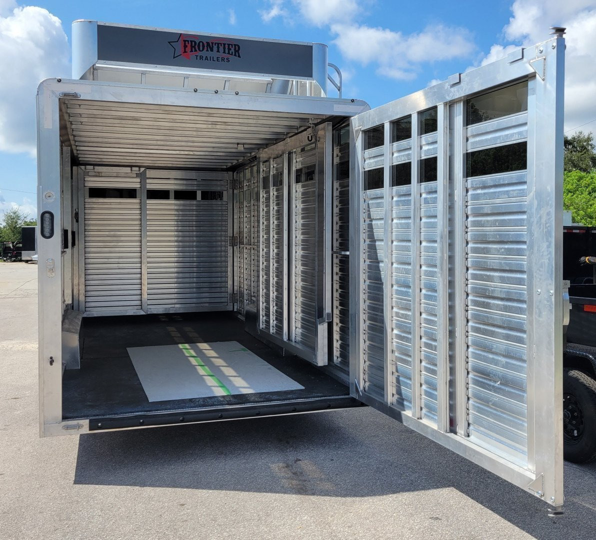 New 2024 Frontier Trailers LIVESTOCK GN 8X24 Stock / Stock Combo Trailer