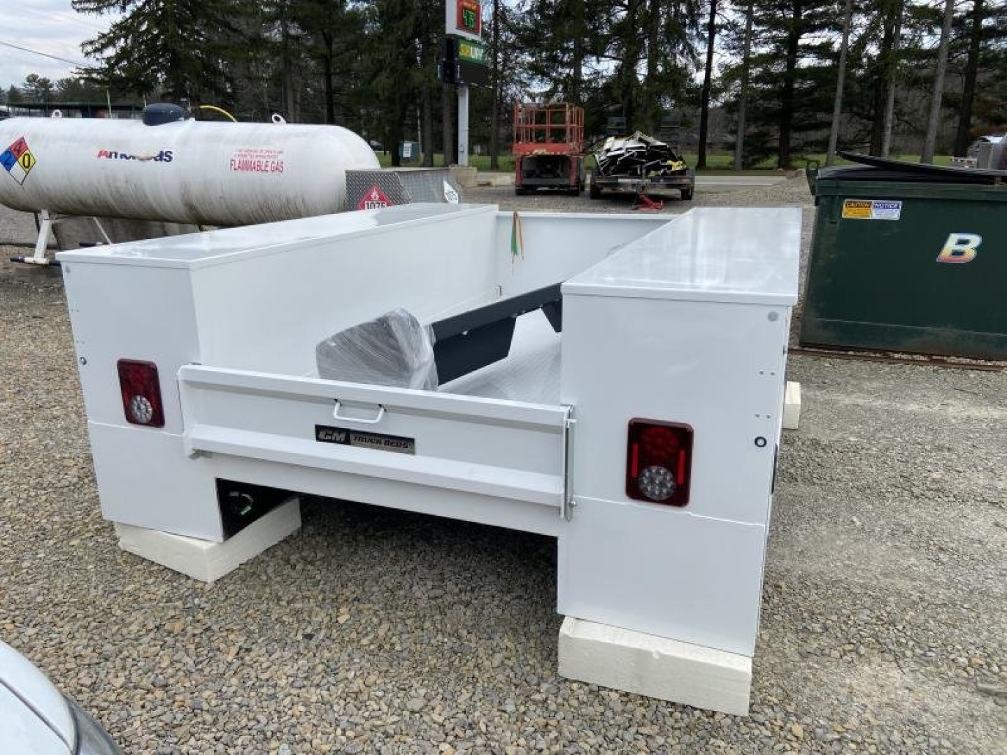 New SB 110/94/60 Steel Service Body for 60" CA cab & chassis DRW