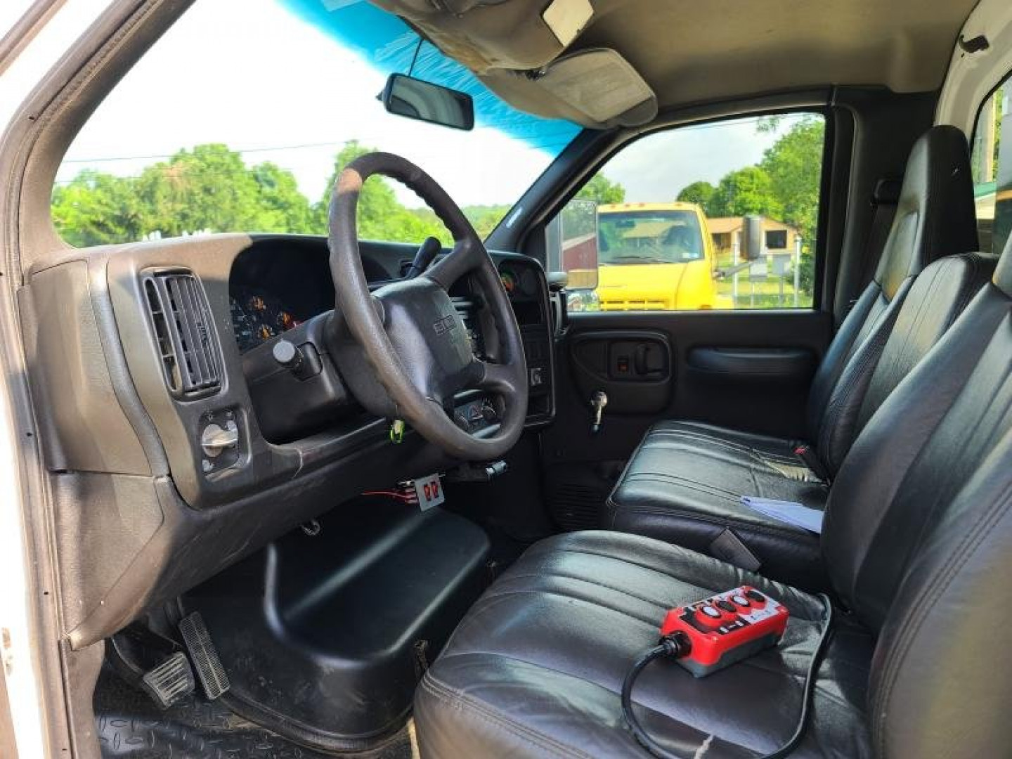 Used 2006 GMC 5500 W/ SWITCH N GO TRUCK