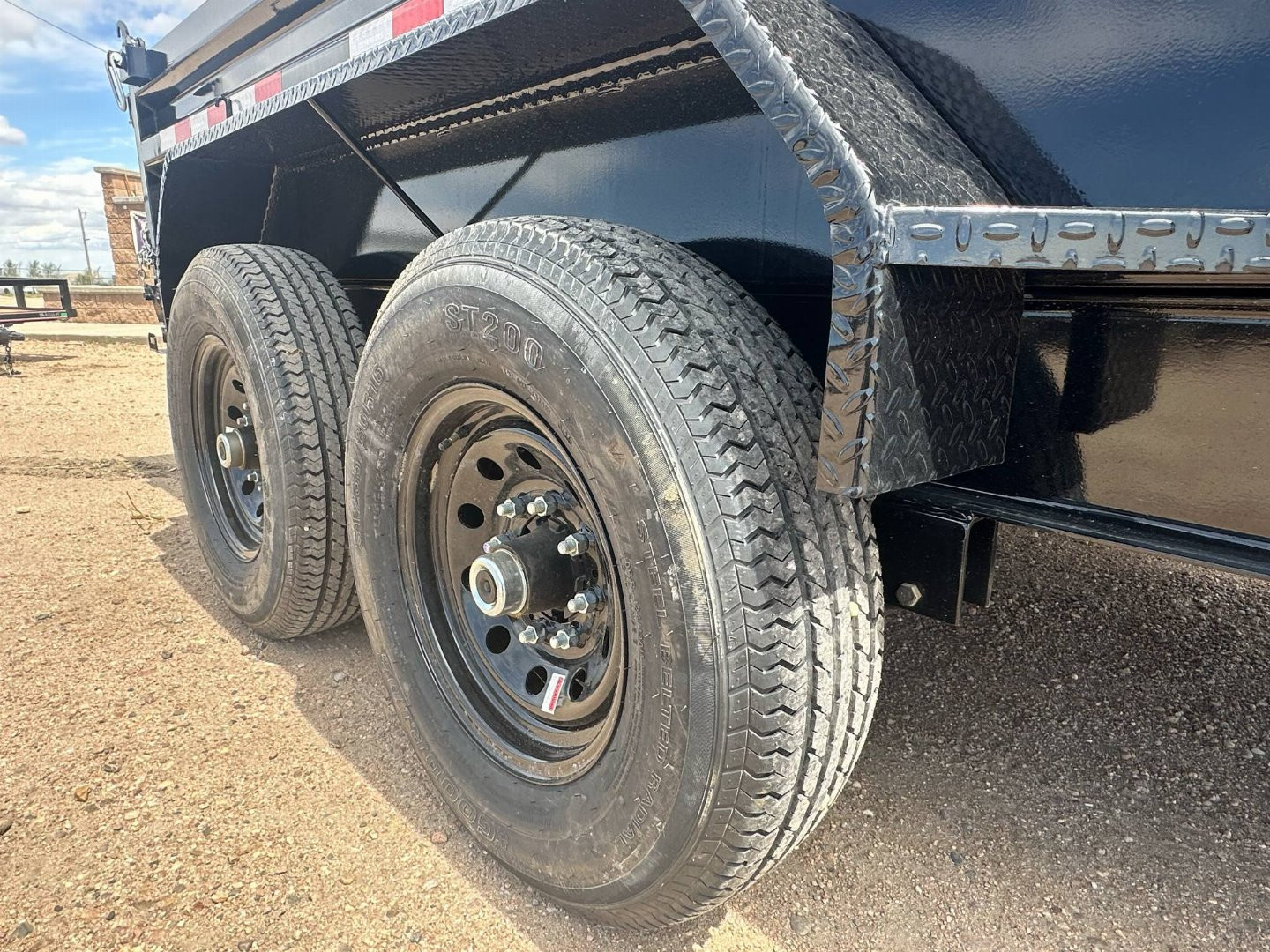 New 2025 PJ 14' Low Pro Dump (DL)