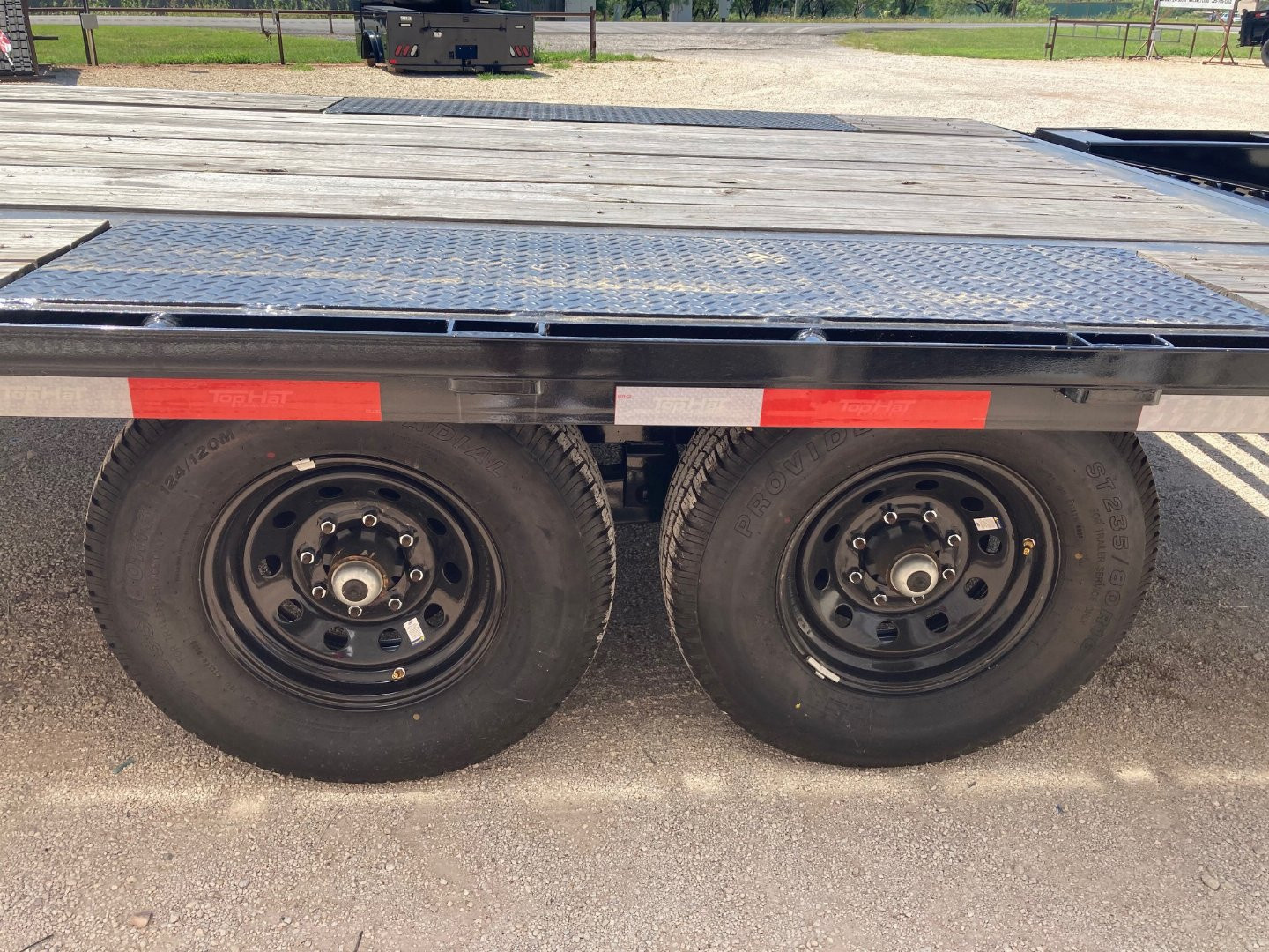 New 2025 TOP HAT 20'+5'X102" GN Deckover Trailer