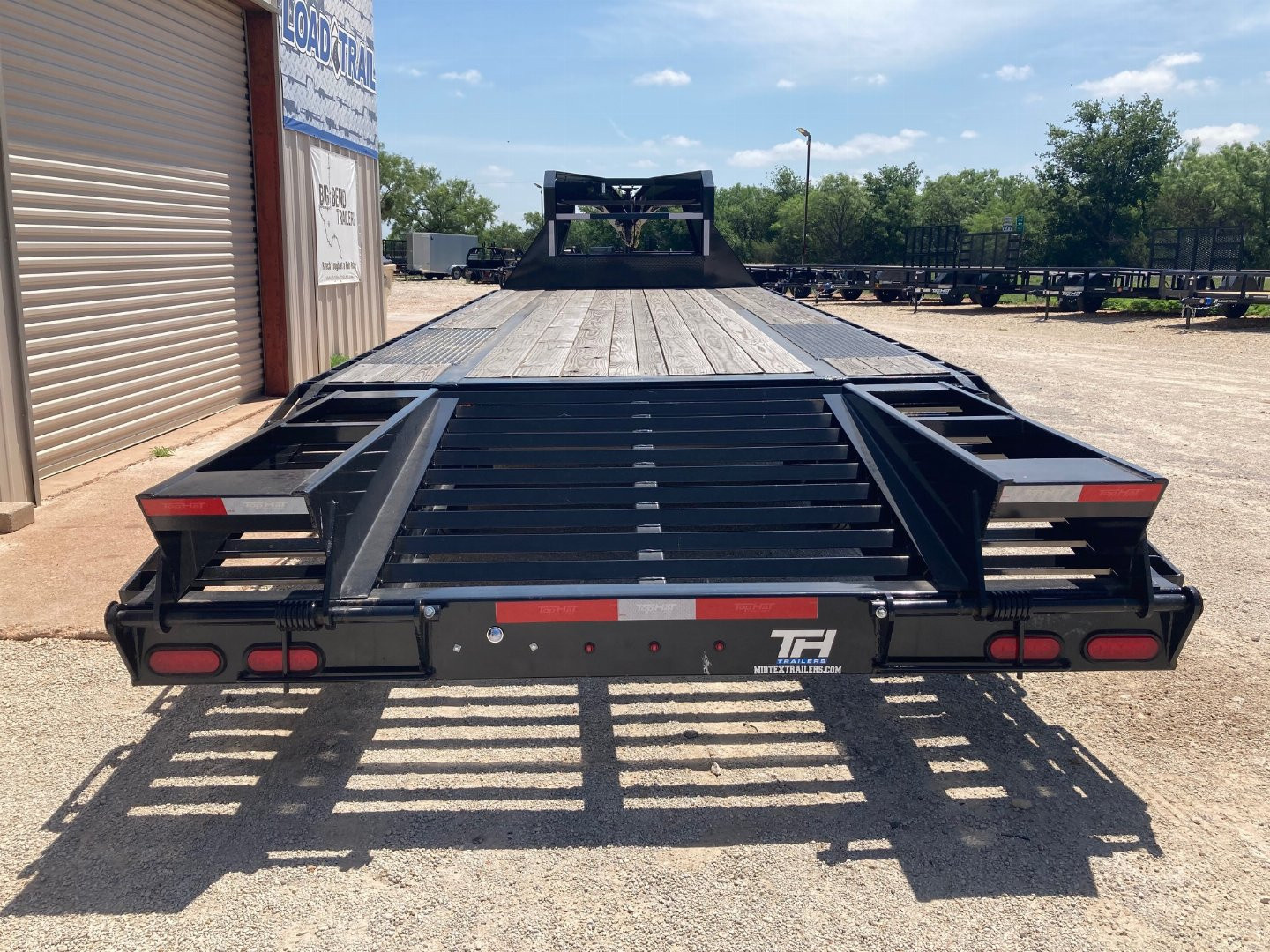 New 2025 TOP HAT 20'+5'X102" GN Deckover Trailer