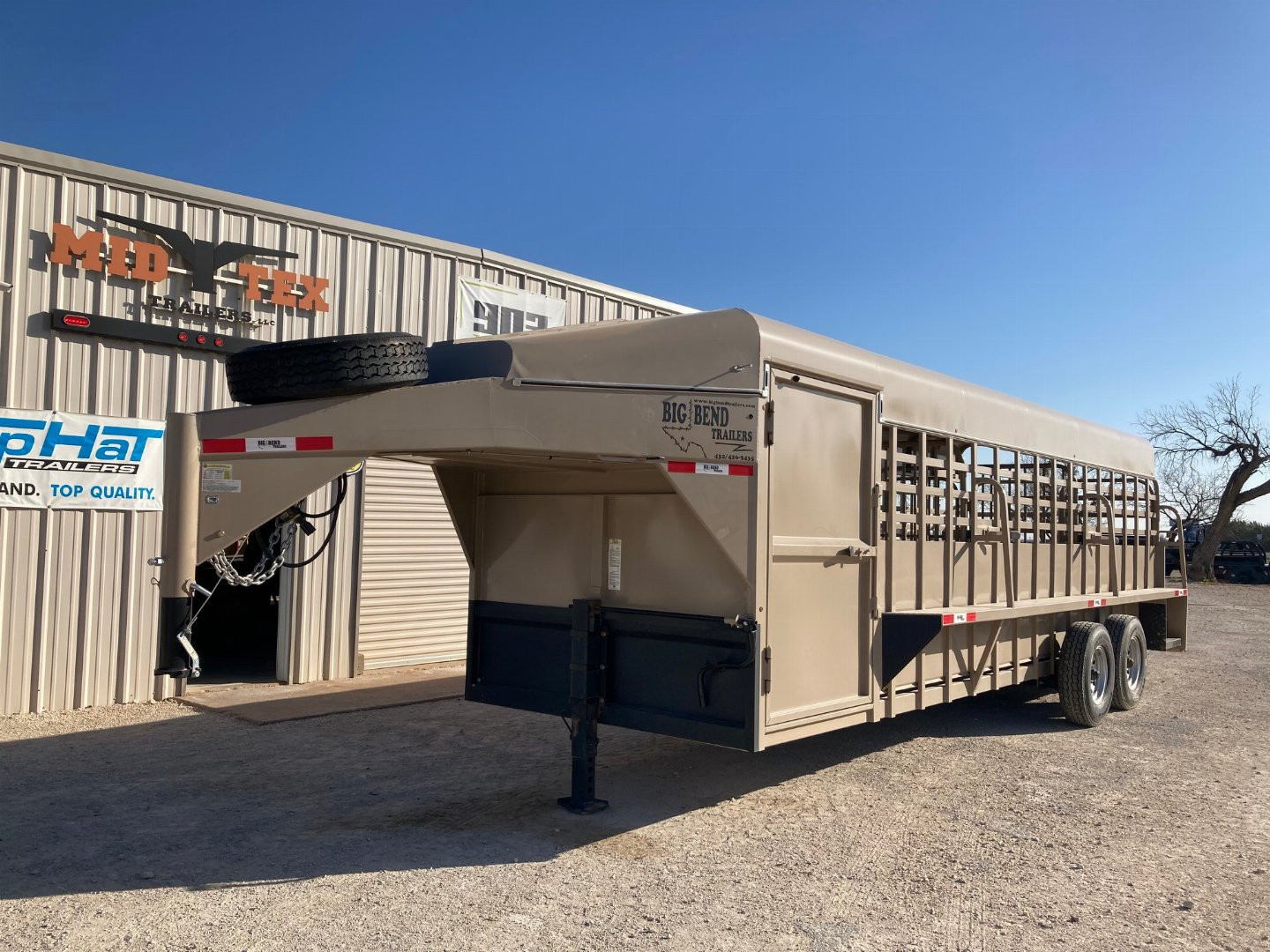 New 2024 Big Bend GN 24' X 6'8" Stock Trailer With Deluxe Tack/Butterfly Gate