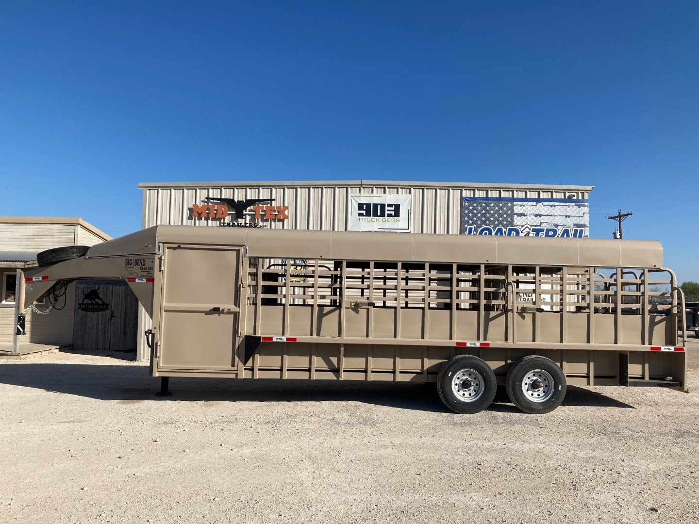 New 2024 Big Bend GN 24' X 6'8" Stock Trailer With Deluxe Tack/Butterfly Gate
