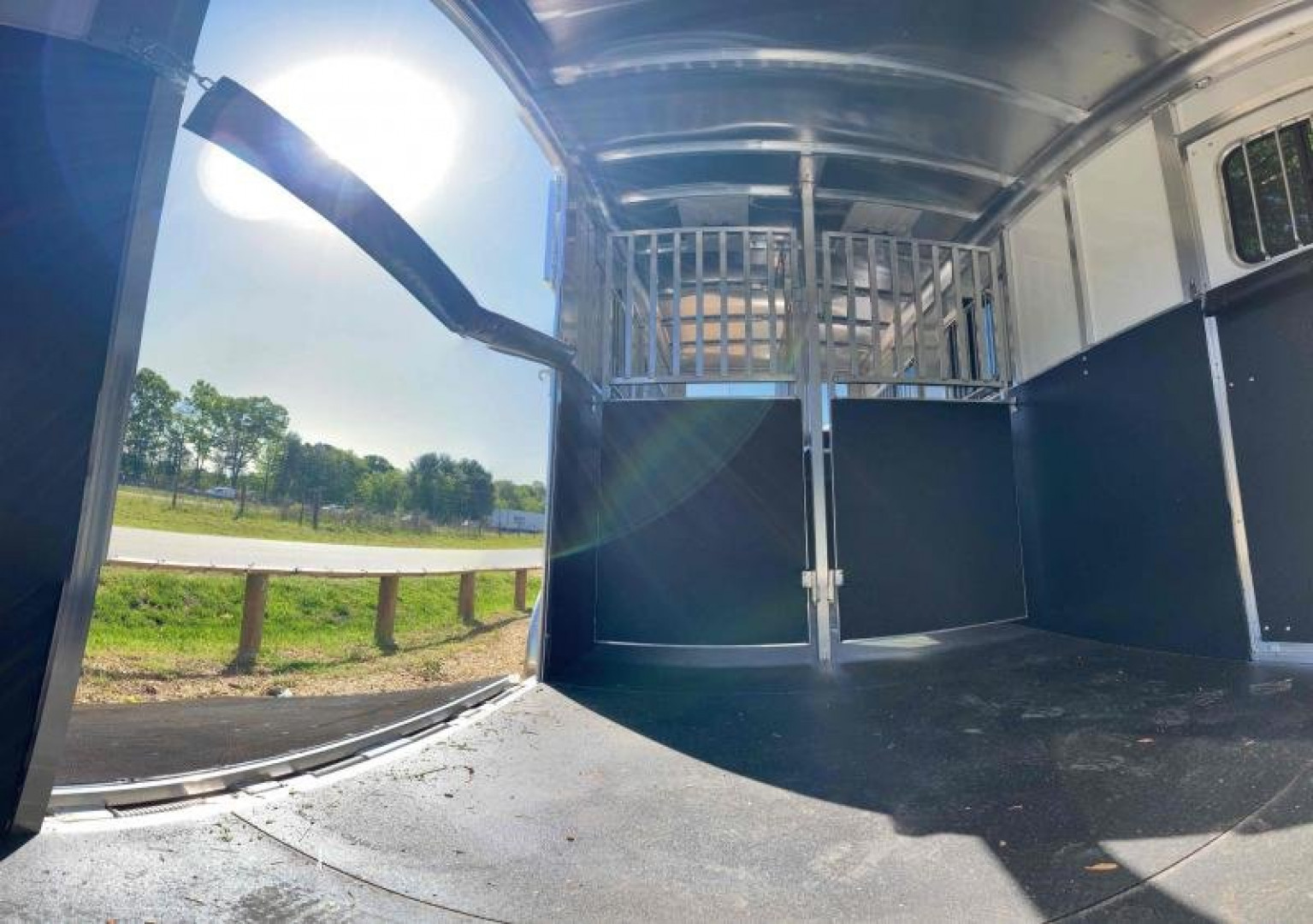 New Sundowner Charter TR SE 2+1 Gooseneck Horse Trailer