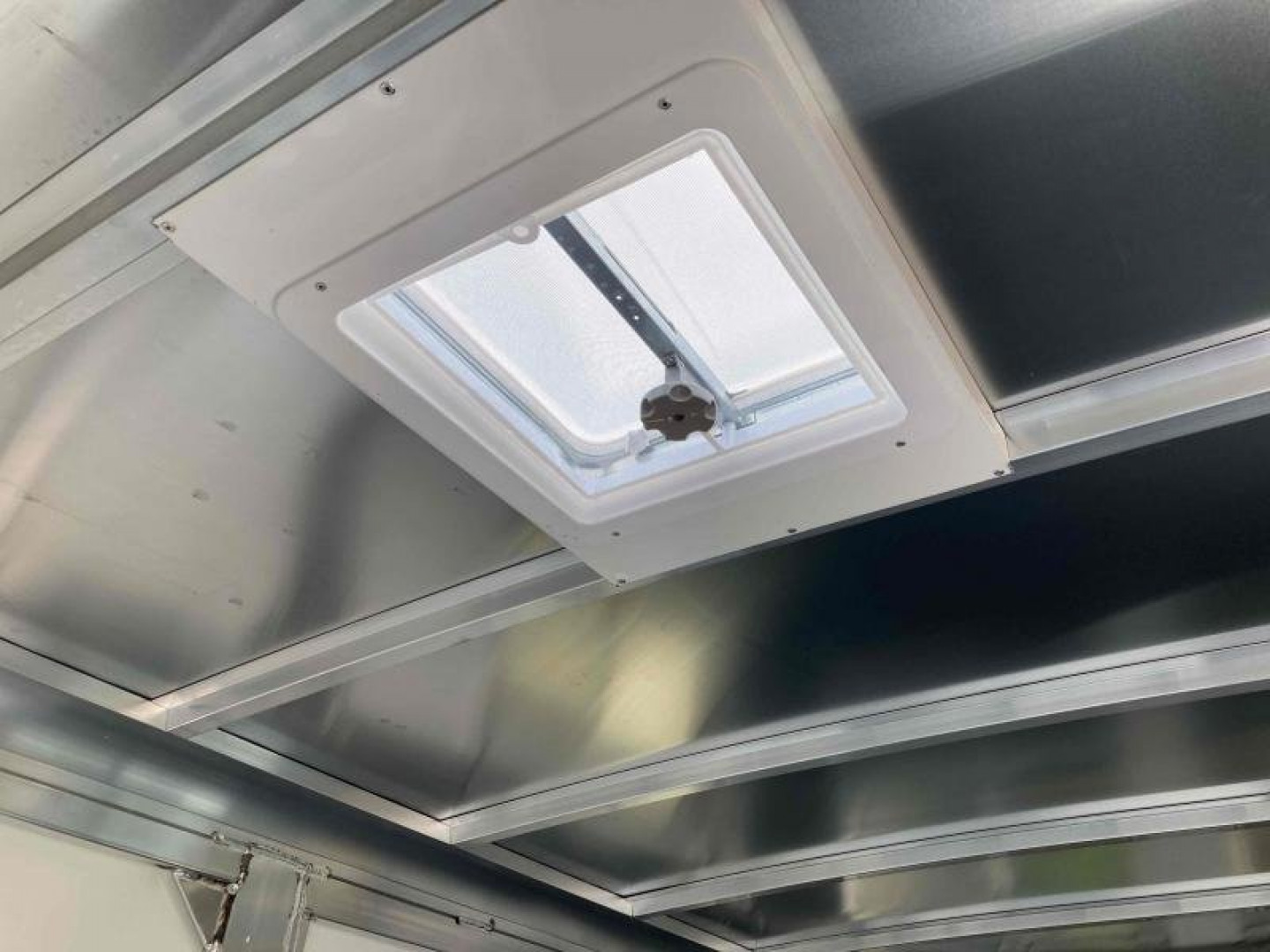 New Sundowner Charter TR SE 2+1 Gooseneck Horse Trailer