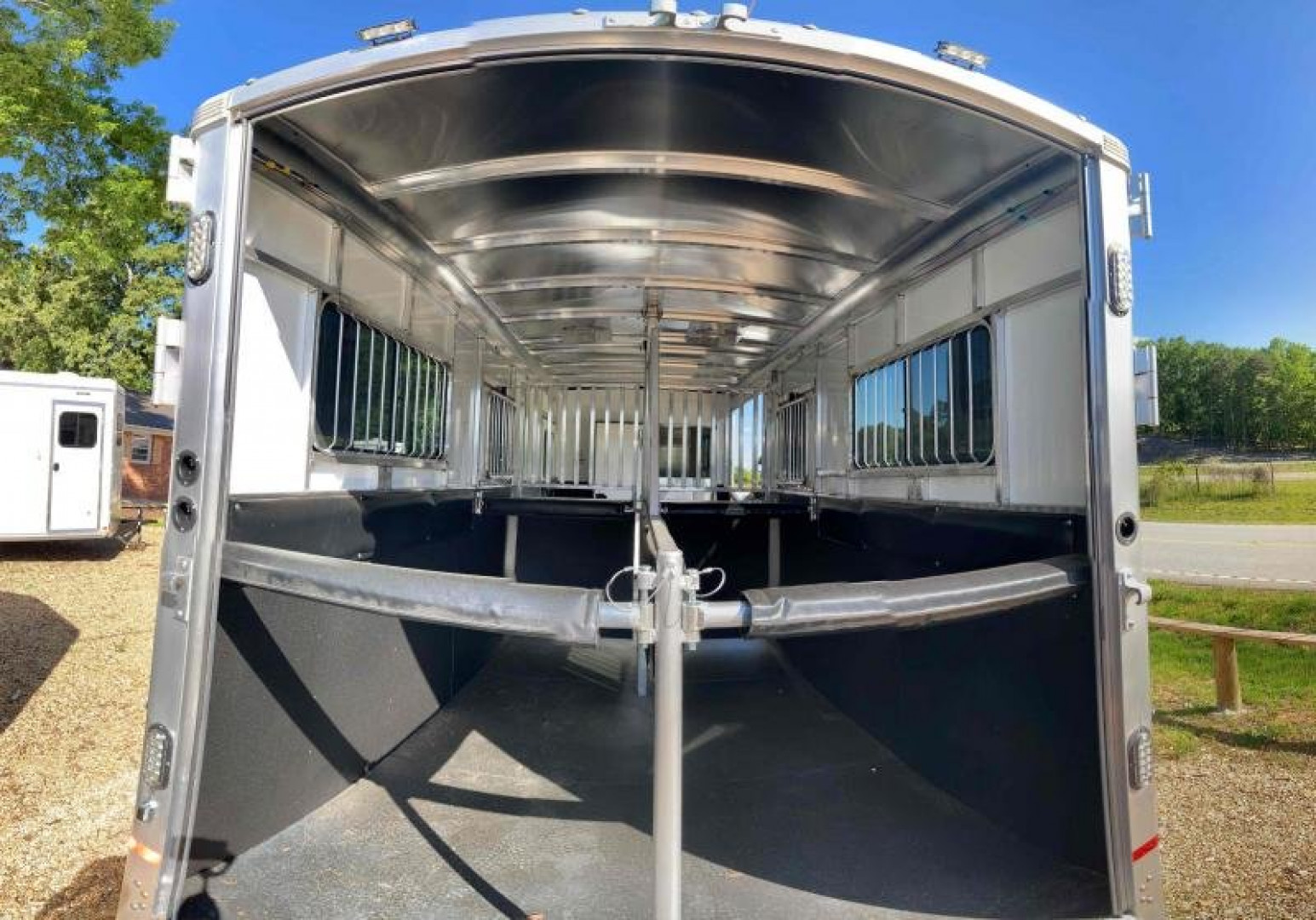 New Sundowner Charter TR SE 2+1 Gooseneck Horse Trailer