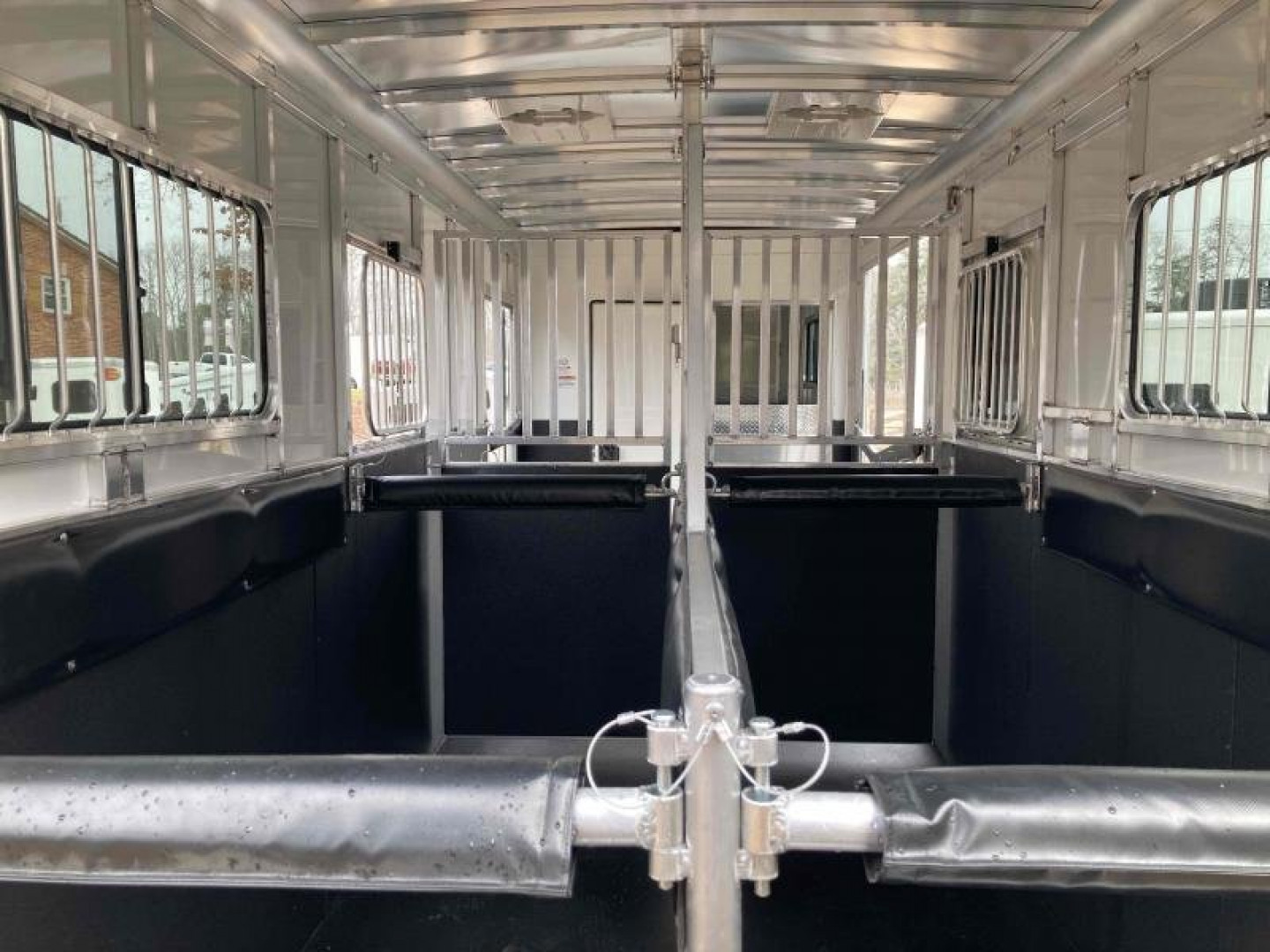 New Sundowner Charter TR SE 2+1 Gooseneck Horse Trailer