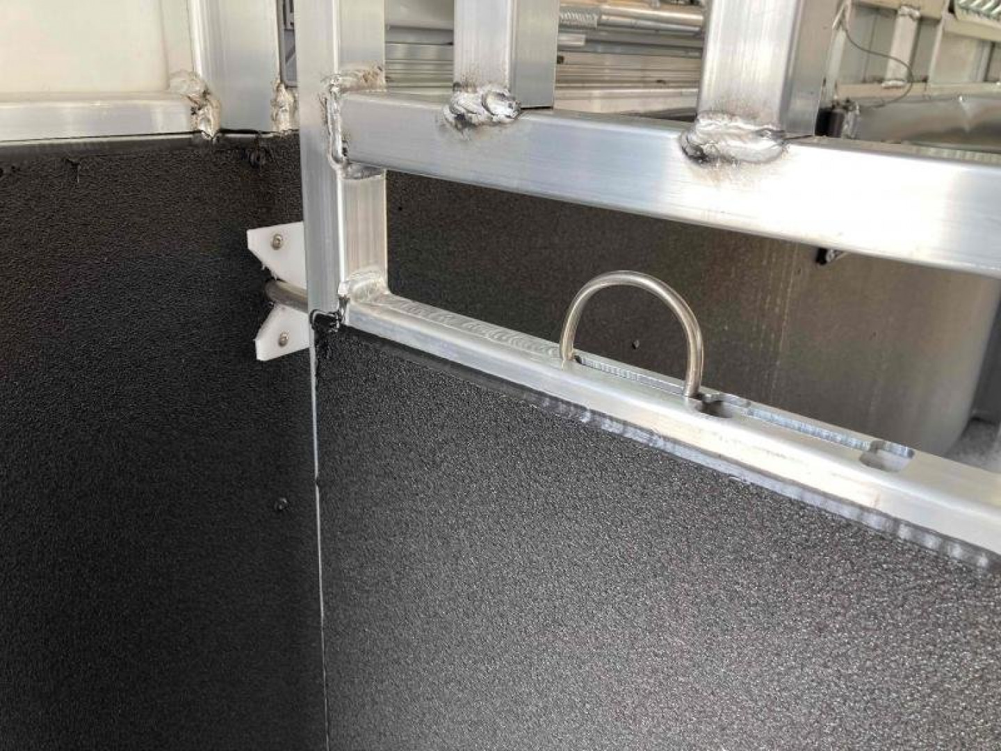 New Sundowner Charter TR SE 2+1 Gooseneck Horse Trailer