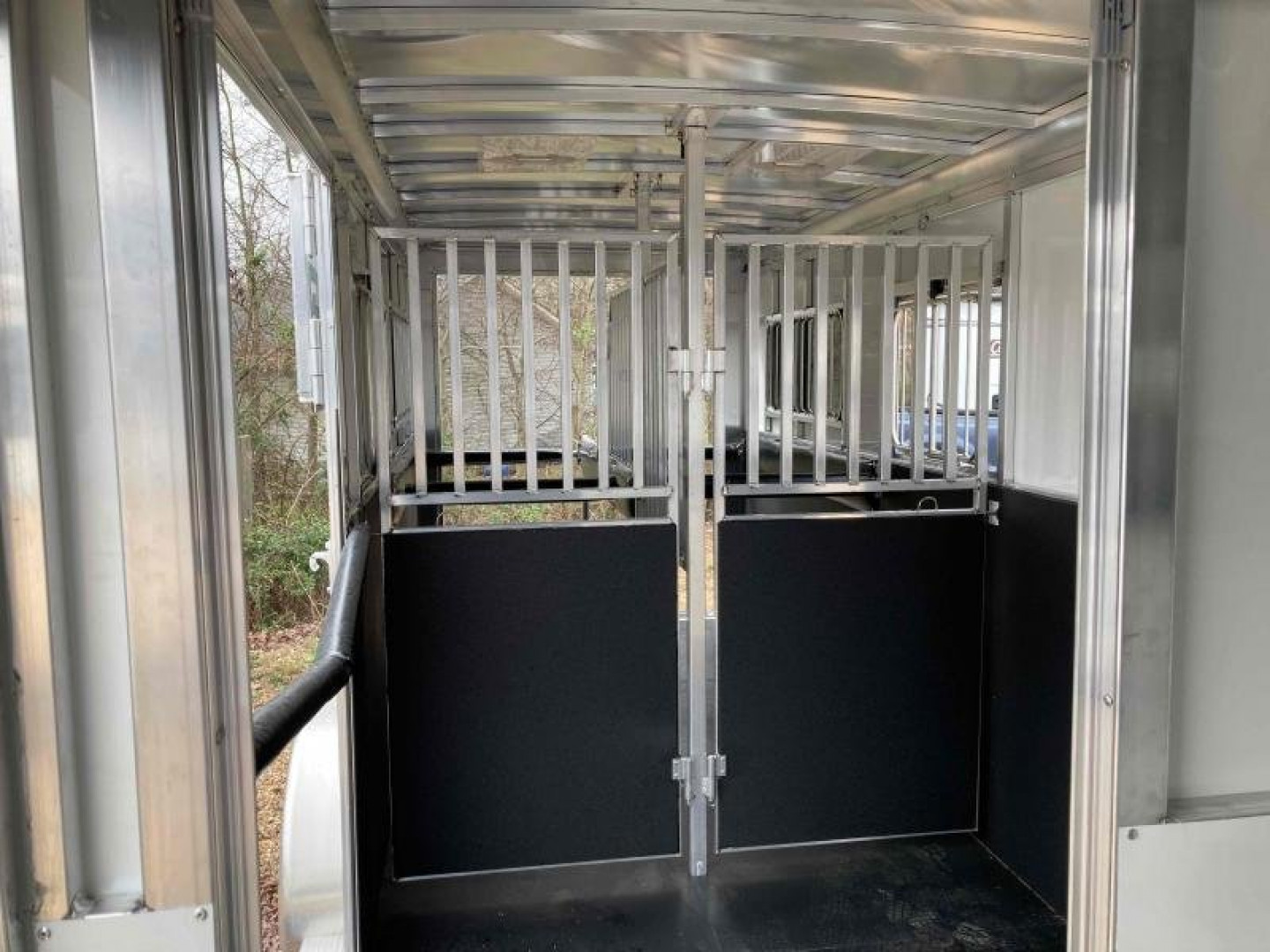 New Sundowner Charter TR SE 2+1 Gooseneck Horse Trailer