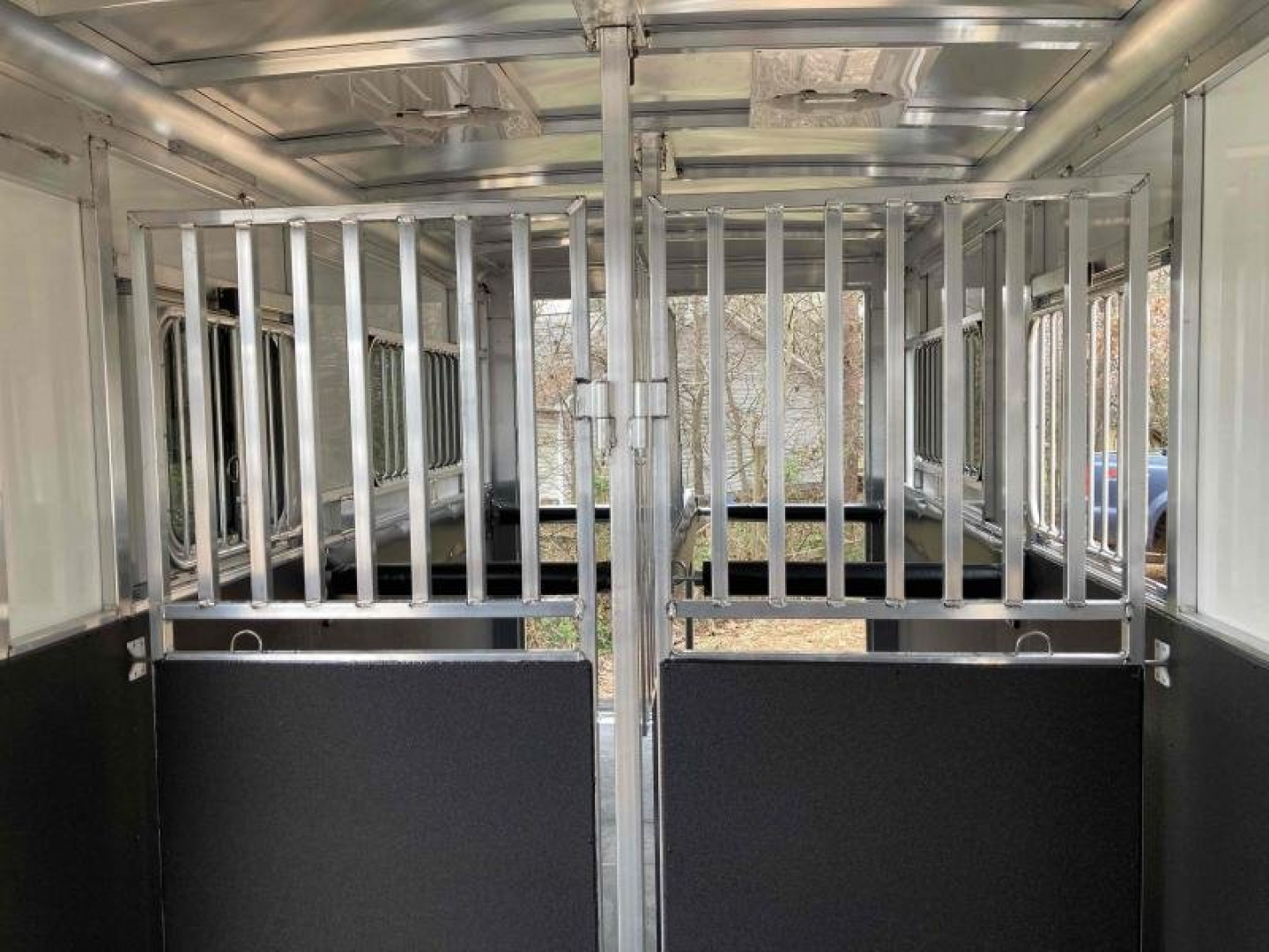 New Sundowner Charter TR SE 2+1 Gooseneck Horse Trailer