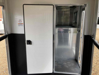 New Sundowner Charter TR SE 2+1 Gooseneck Horse Trailer