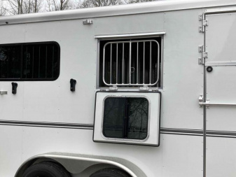 New Sundowner Charter TR SE 2+1 Gooseneck Horse Trailer